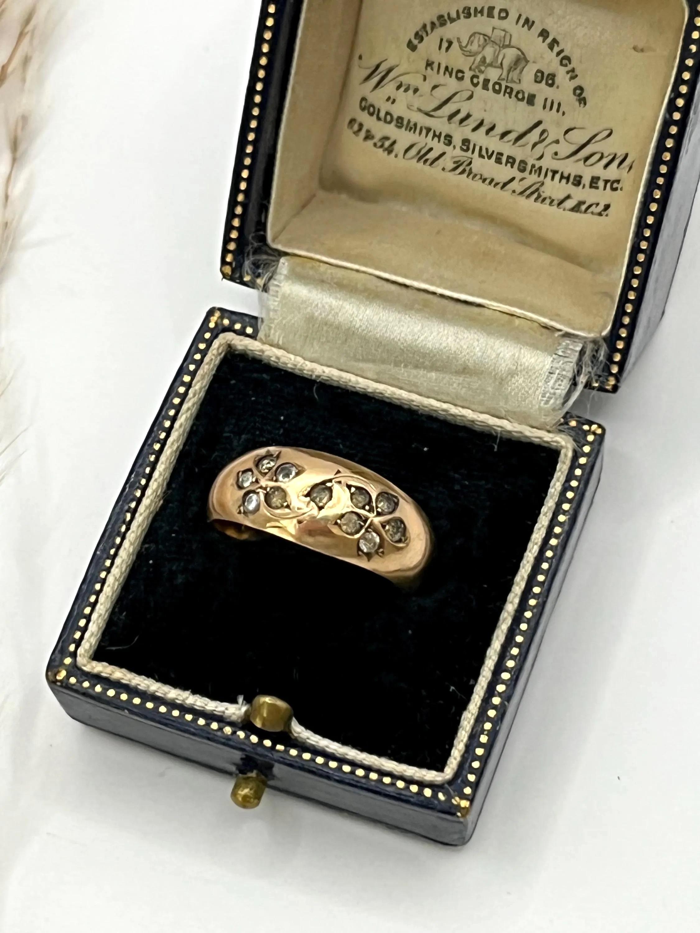 Anello Edwardiano in pasta d'oro 9ct, con marchio Chester 1909 in vendita 3