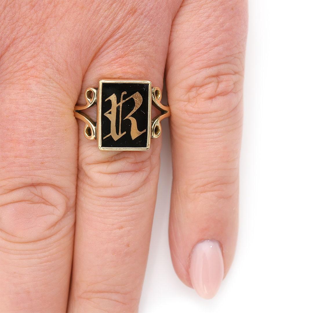 Edwardian 9ct gold ‘R’ Initial Onyx Signet Ring Circa 1900 6
