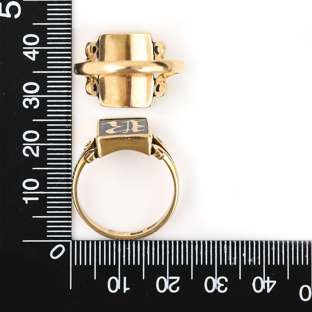 Edwardian 9ct gold ‘R’ Initial Onyx Signet Ring Circa 1900 8