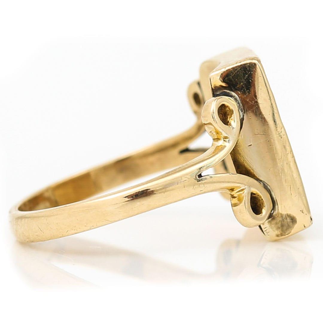 Edwardian 9ct gold ‘R’ Initial Onyx Signet Ring Circa 1900 1