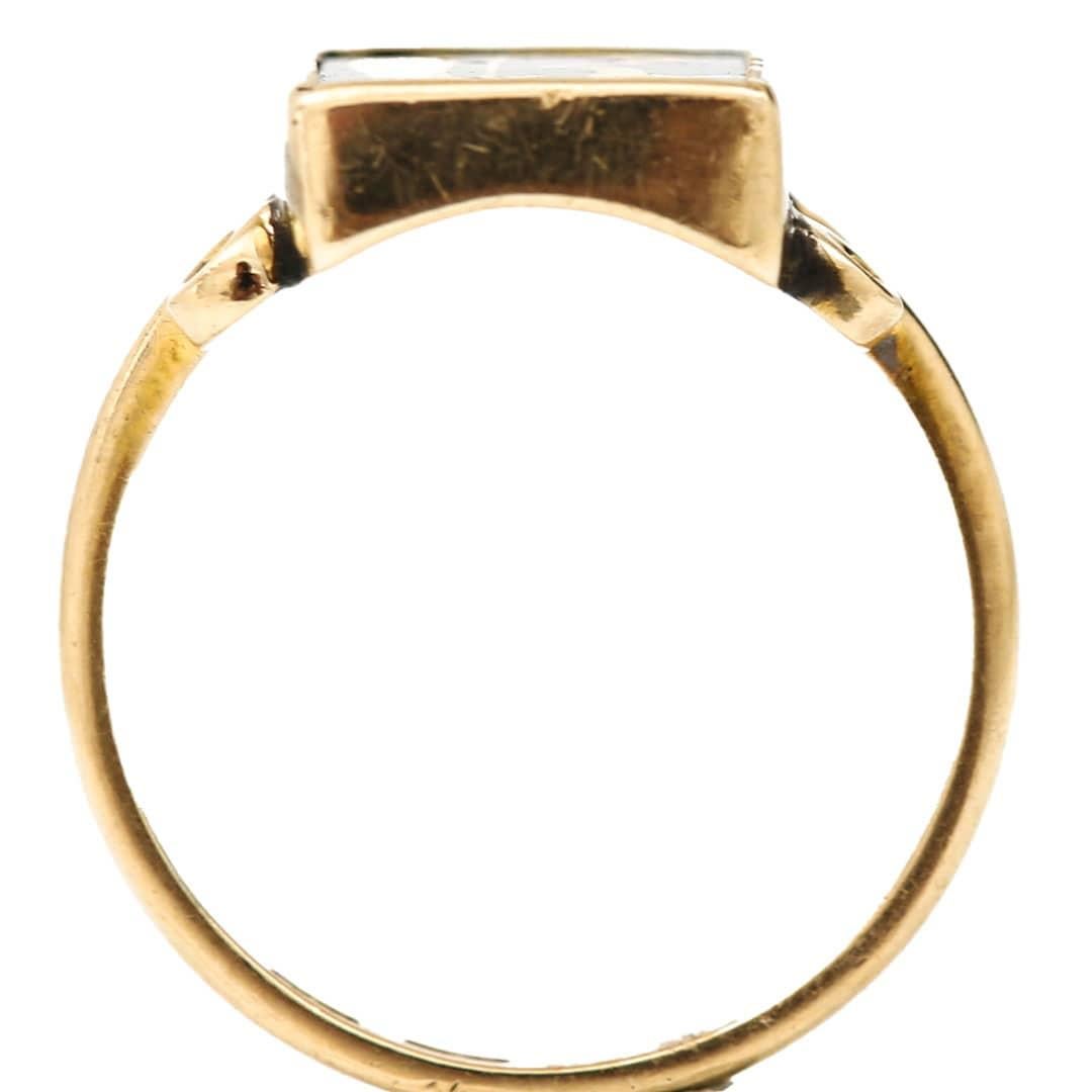 Edwardian 9ct gold ‘R’ Initial Onyx Signet Ring Circa 1900 4