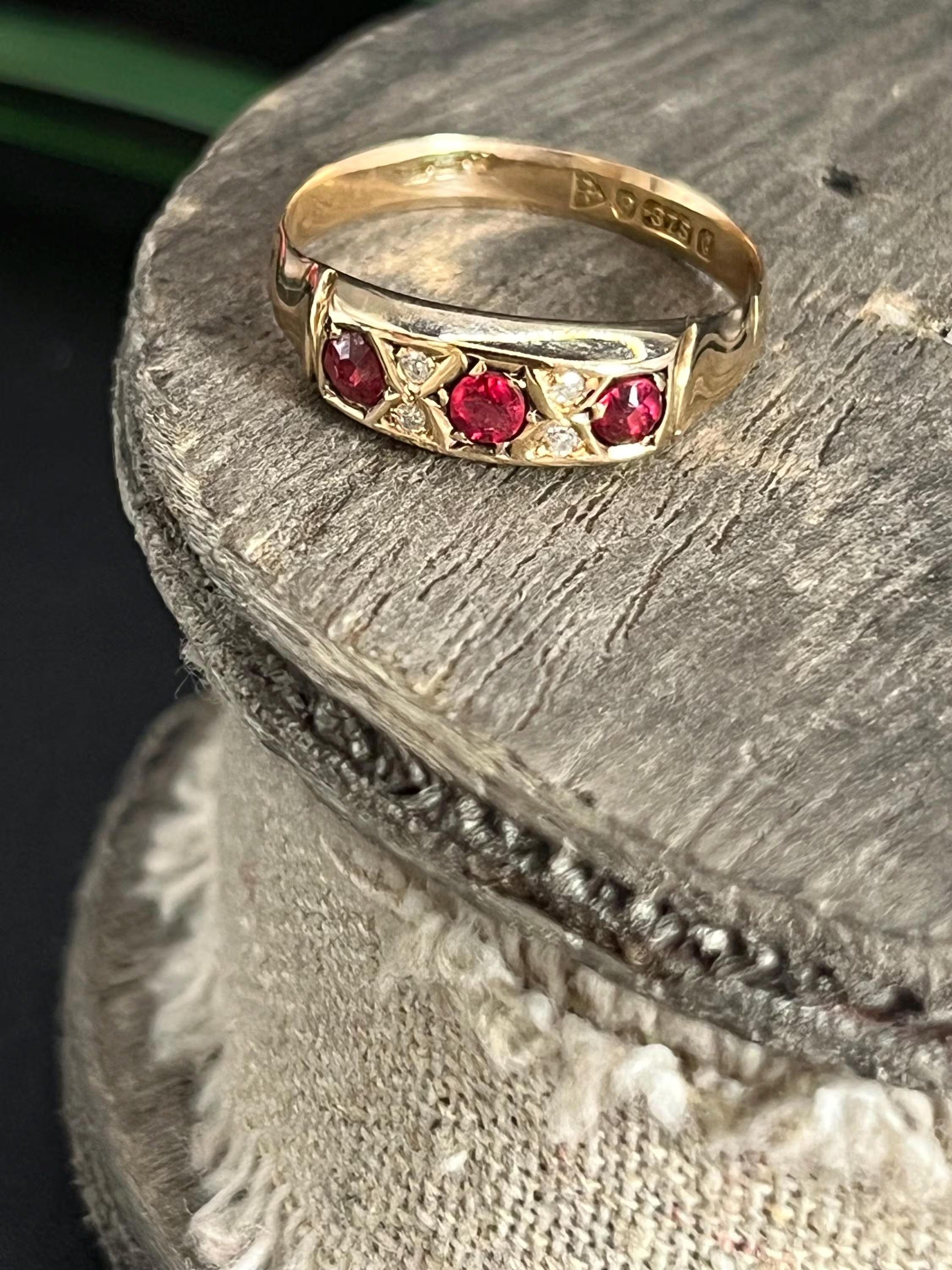 Anello edoardiano in oro giallo 9ct, granato e diamanti, con marchio Chester 1903 in vendita 4