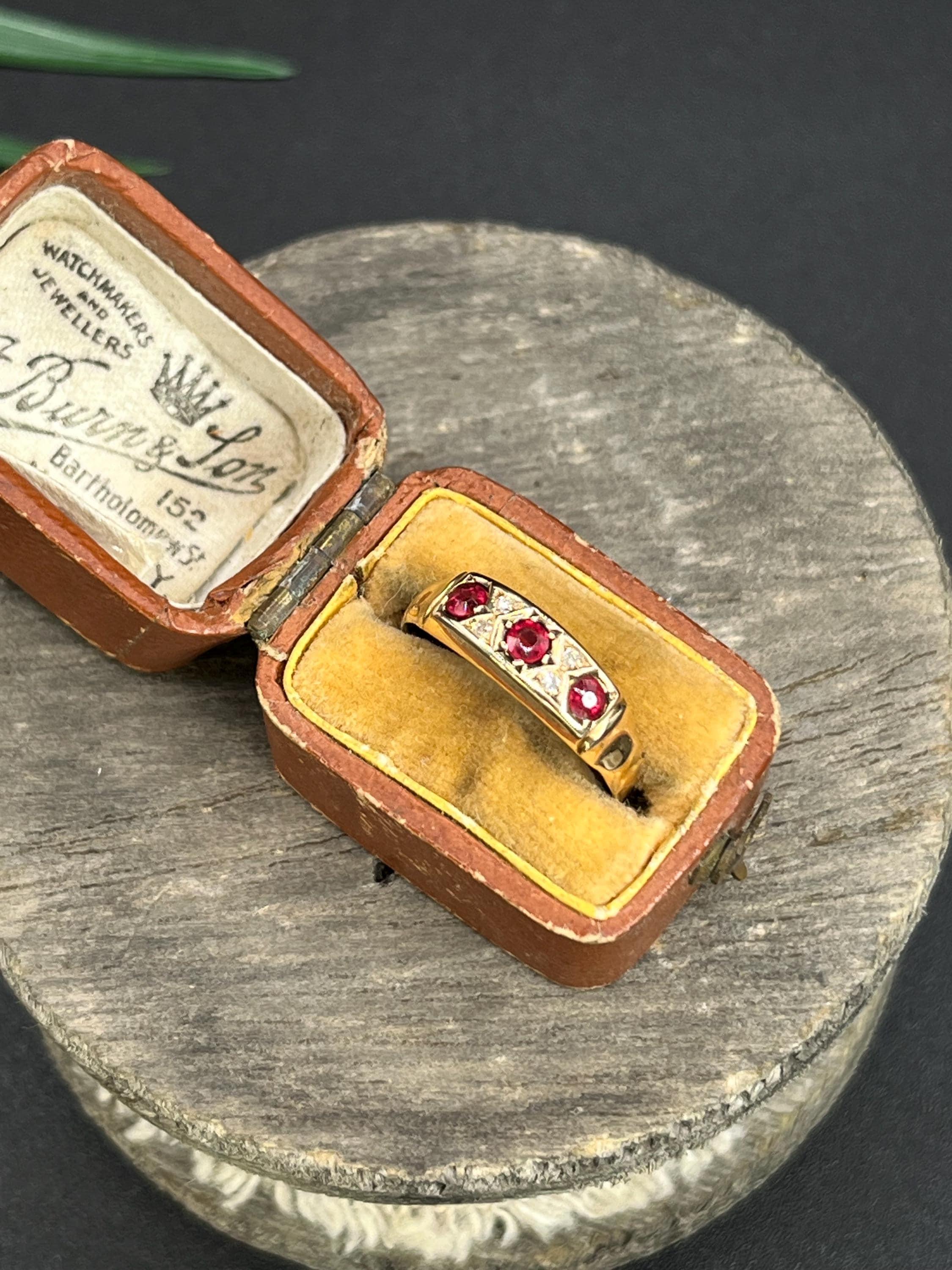 da uomo o donna Anello edoardiano in oro giallo 9ct, granato e diamanti, con marchio Chester 1903 in vendita