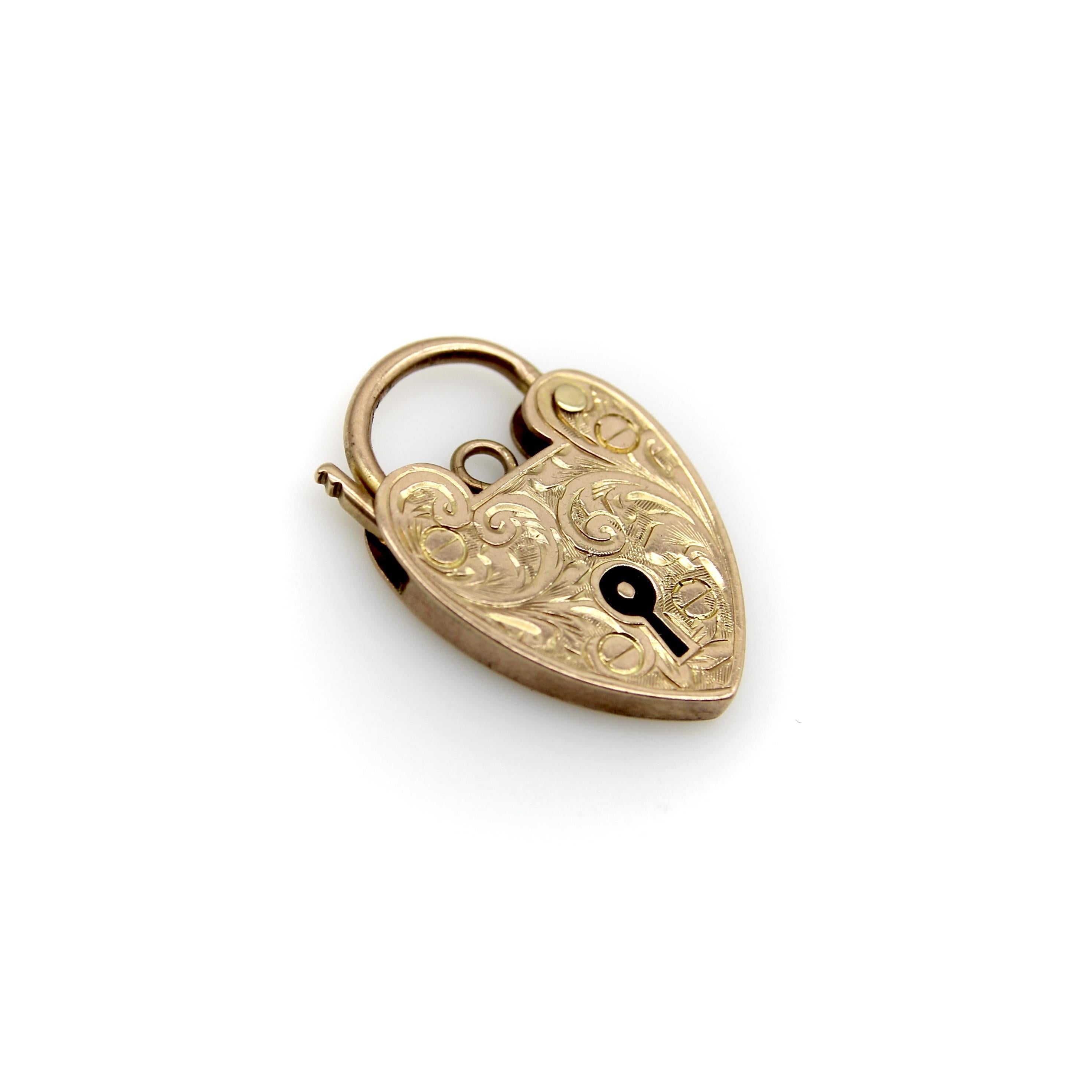 Edwardian 9K Gold Hand Engraved Heart Padlock In Good Condition In Venice, CA