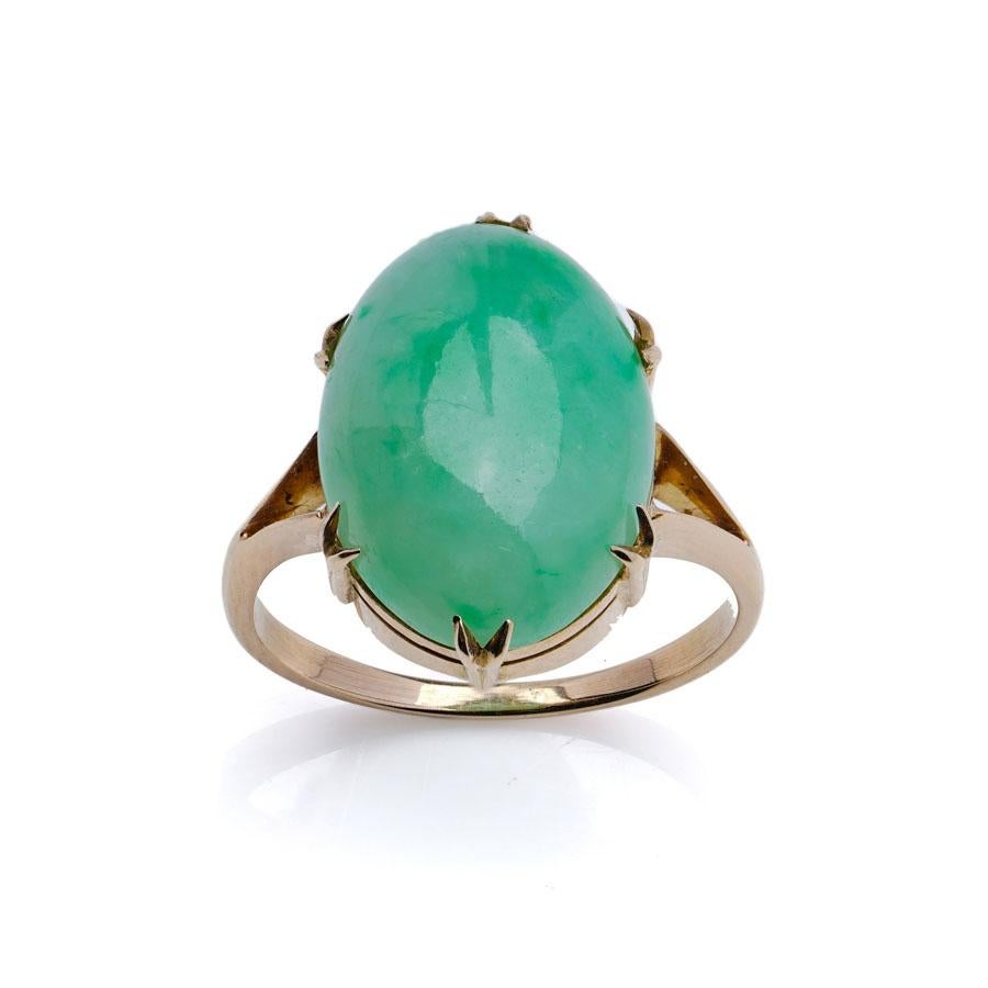 Edwardian 9kt yellow gold ring with an oval cut jade stone of approximately 7.00 carats.
Jade stone is set in split prong setting. 
The ring's shank is tapered style. 
Tested positive for 9kt. gold. 

Made in Ca.1910

Dimensions: 
Finger Size (UK) =