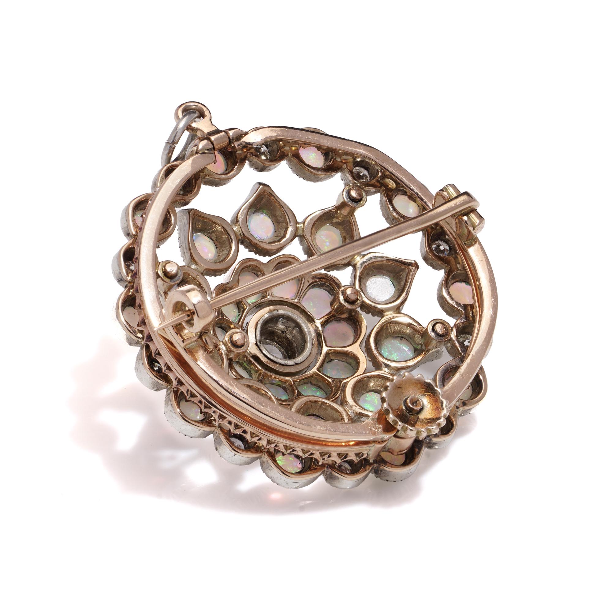 Edwardian 9kt rose gold and silver round Opal and diamond brooch/pendant In Excellent Condition For Sale In Braintree, GB