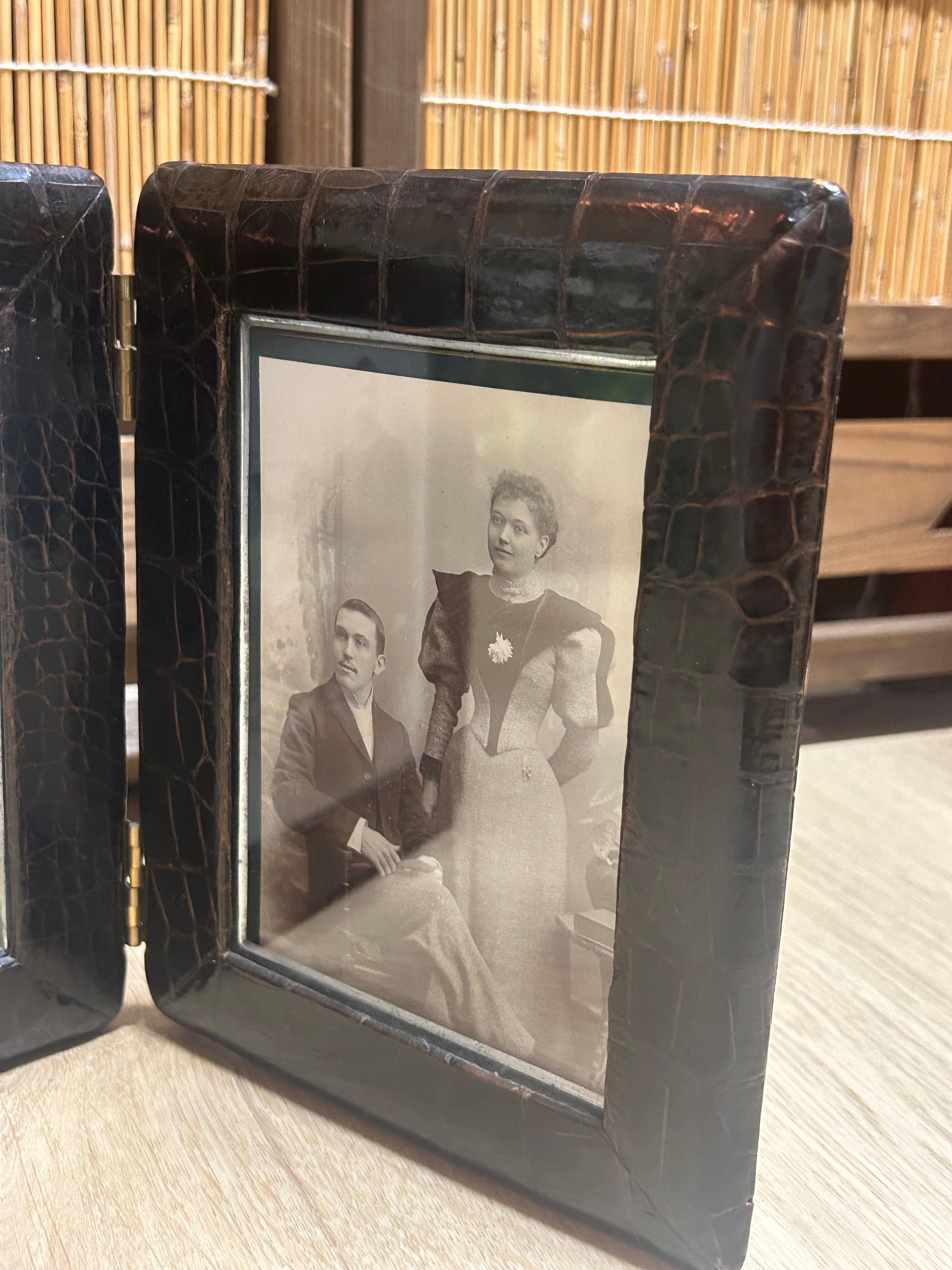 Edwardian Alligator Leather Double Photograph Frame In Good Condition For Sale In Hong Kong, HK