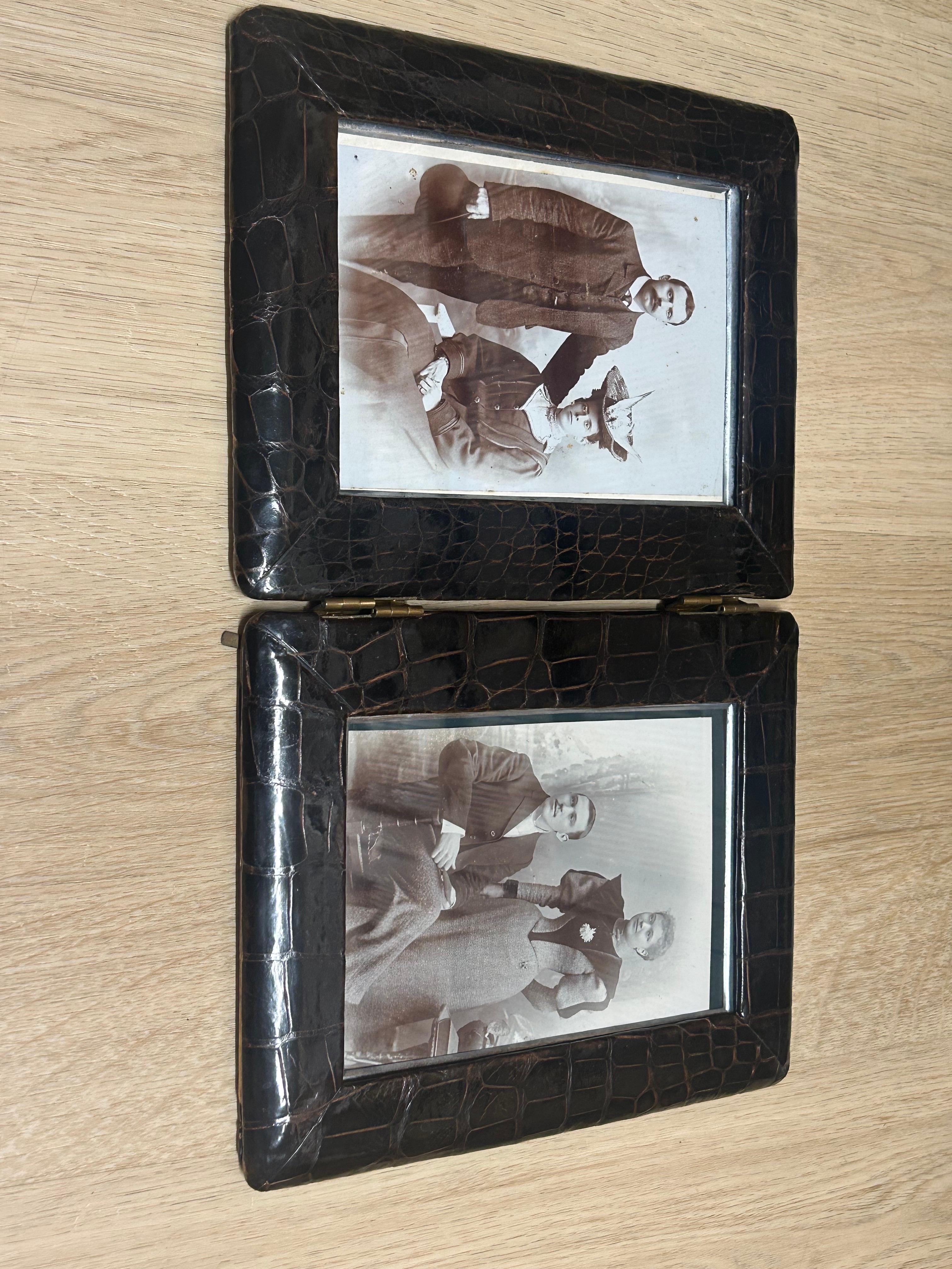 Edwardian Alligatorleder Doppelter Fotorahmen (20. Jahrhundert) im Angebot