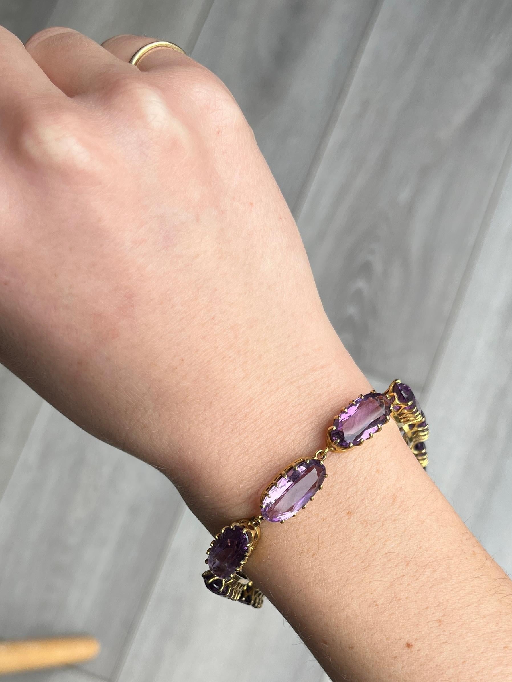 Such a decorative piece! This bracelet is made up of nine amethyst stones. The clasp even has an amethyst stone set on it so it is nearly invisible. Modelled in 9 carat gold. 

Length: 18.5cm
Stone Dimensions: 9x17mm

Weight: 18.9g