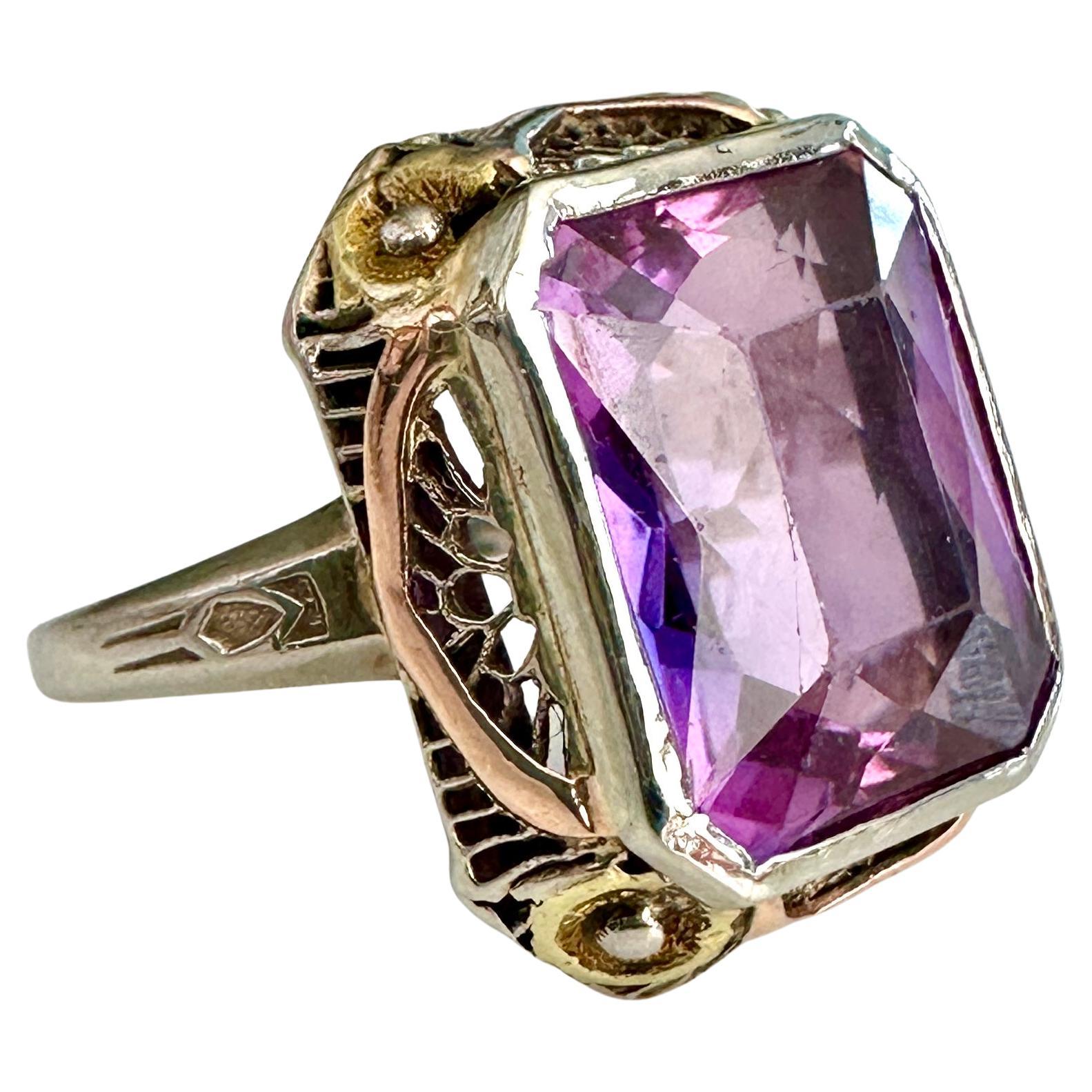 What is a filigree detail in rings?