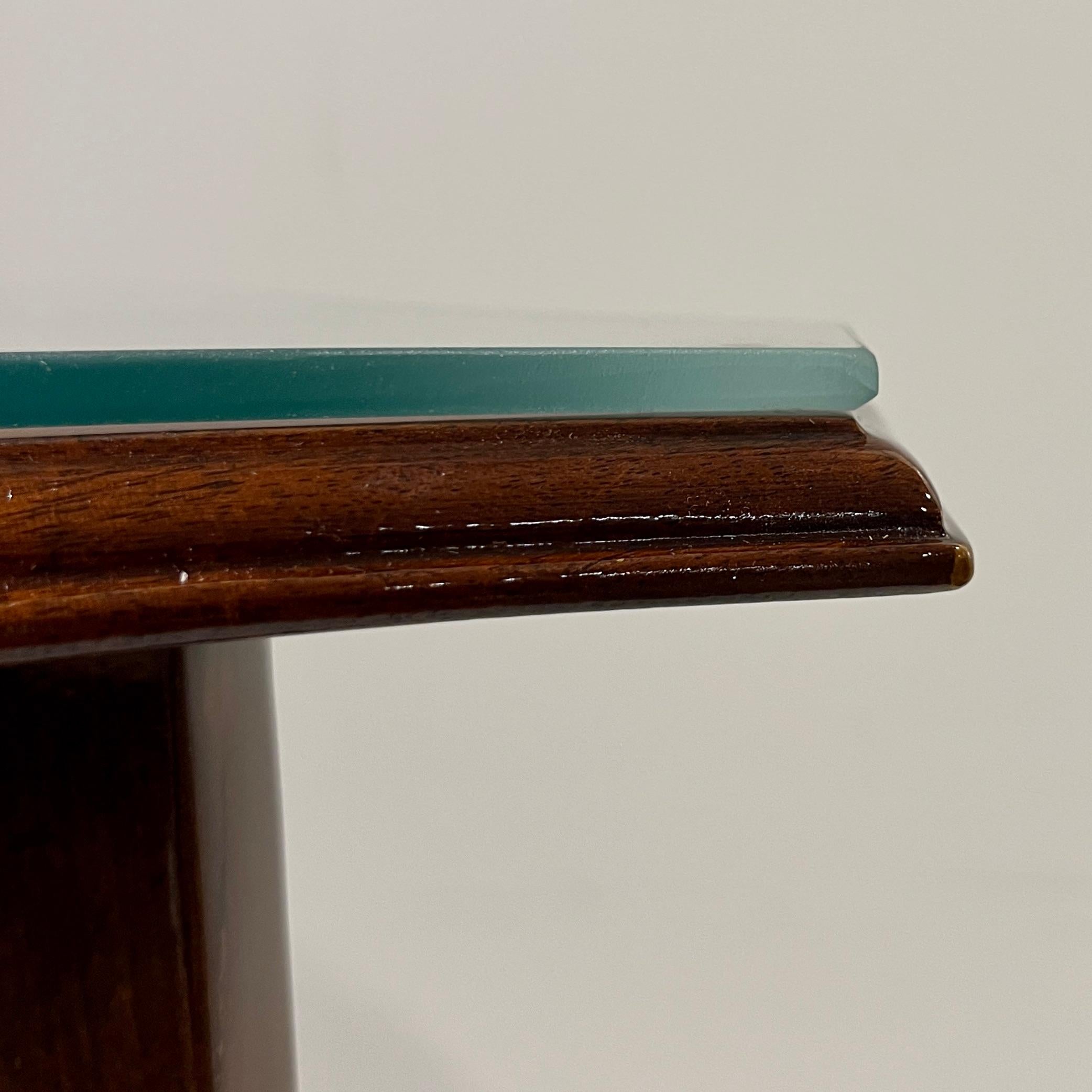 Edwardian Antique English Mahogany Two-Tier Side Table Glass Top Gallery Shelf (A) Gallery Excellent état - En vente à New York, NY