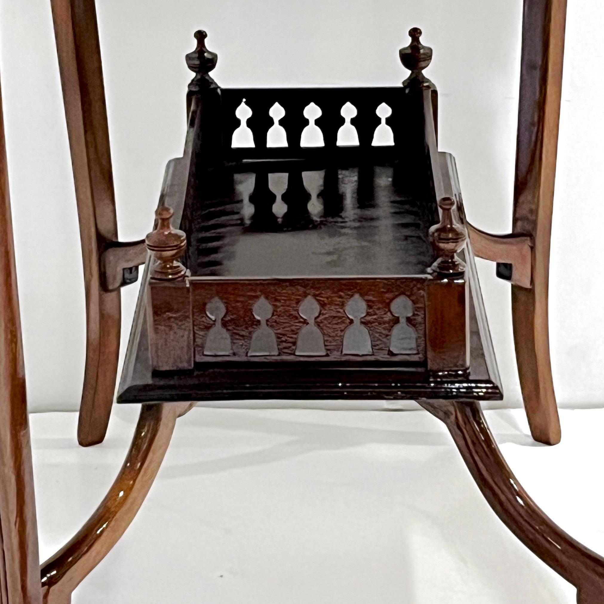 XIXe siècle Edwardian Antique English Mahogany Two-Tier Side Table Glass Top Gallery Shelf (A) Gallery en vente