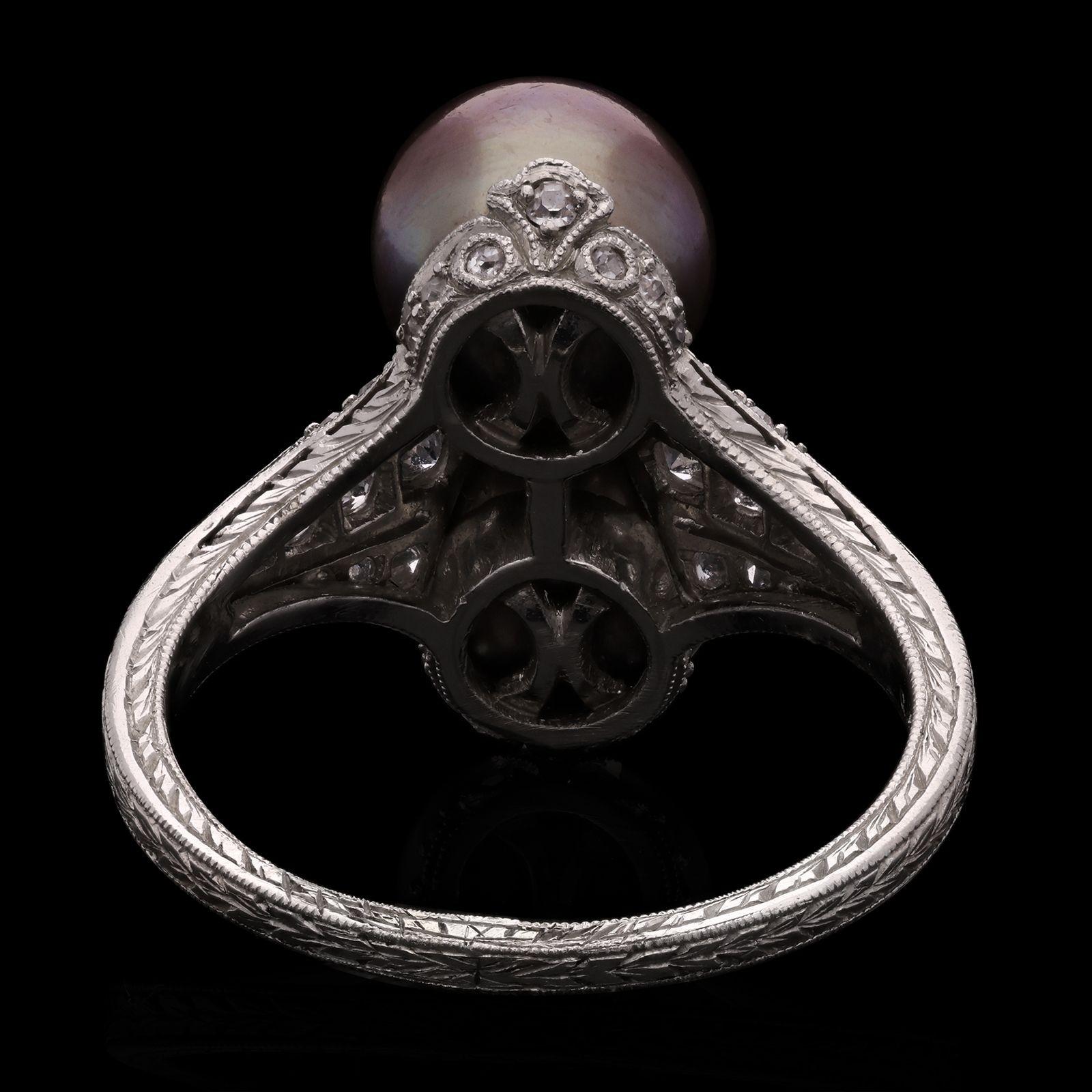 Antiker edwardianischer Ring aus Platin mit Naturperlen und Diamanten, um 1910 im Zustand „Gut“ im Angebot in London, GB