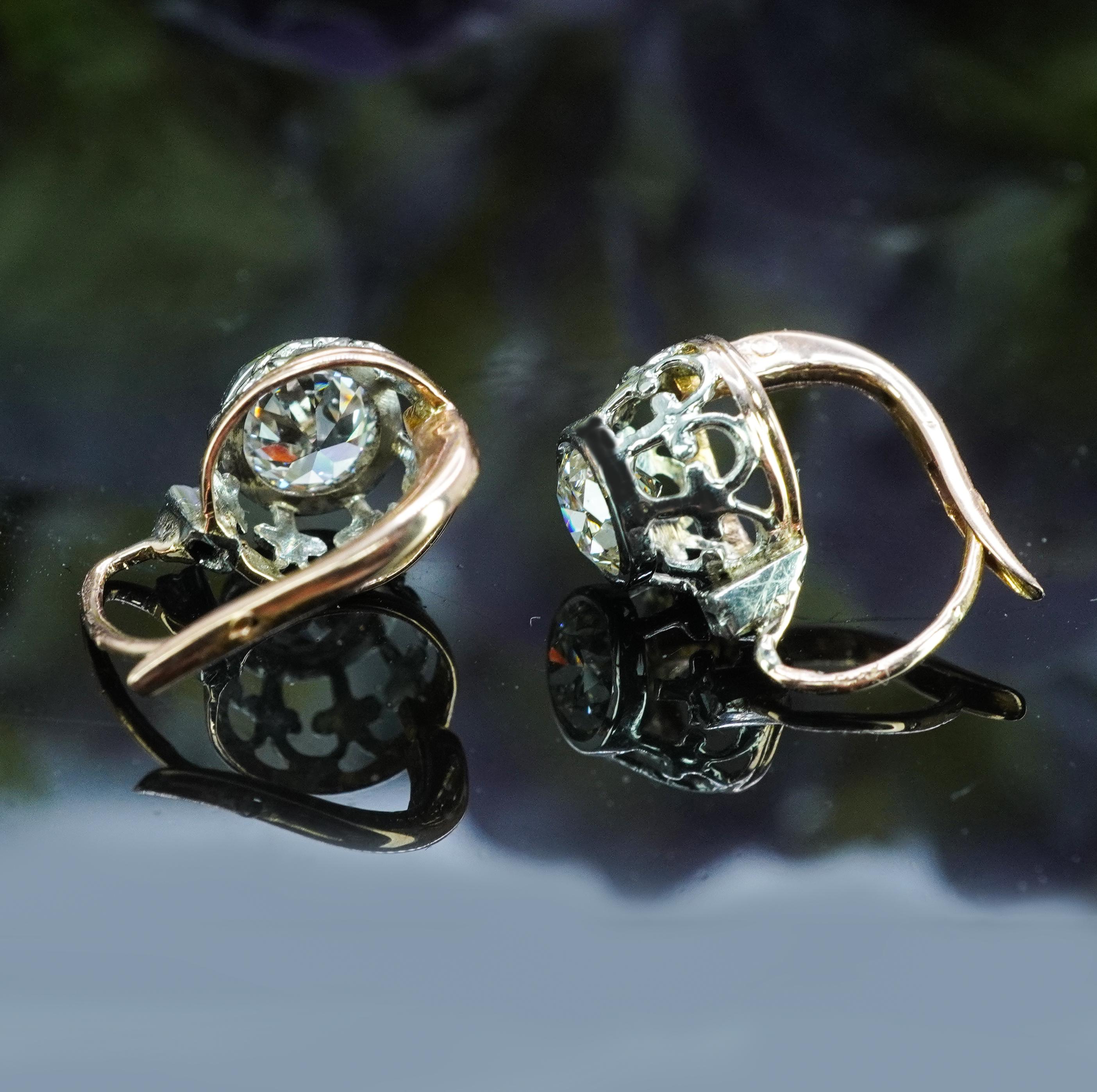 Orecchini a pendente con diamanti Edwardian Antique French in oro 18 carati DORMEUSES in vendita 3