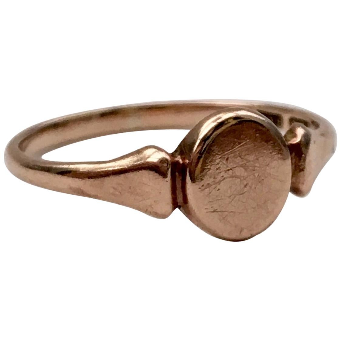 Edwardian Antique Signet Ring Pinky Midi 9 Karat Rose Gold Petite For Sale