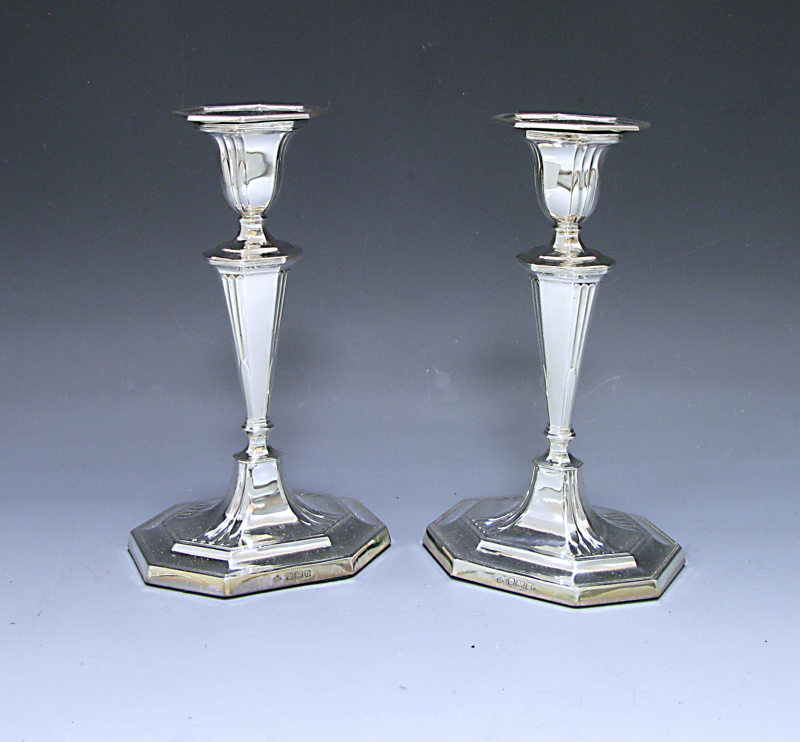 A delightful pair of Edwardian antique silver candlestick, they have V shaped stems with fluted sides. The candlesticks stand on eight sided shaped bases with reeded borders and the reeding is repeated on the removable nozzles.

Measures: Height
