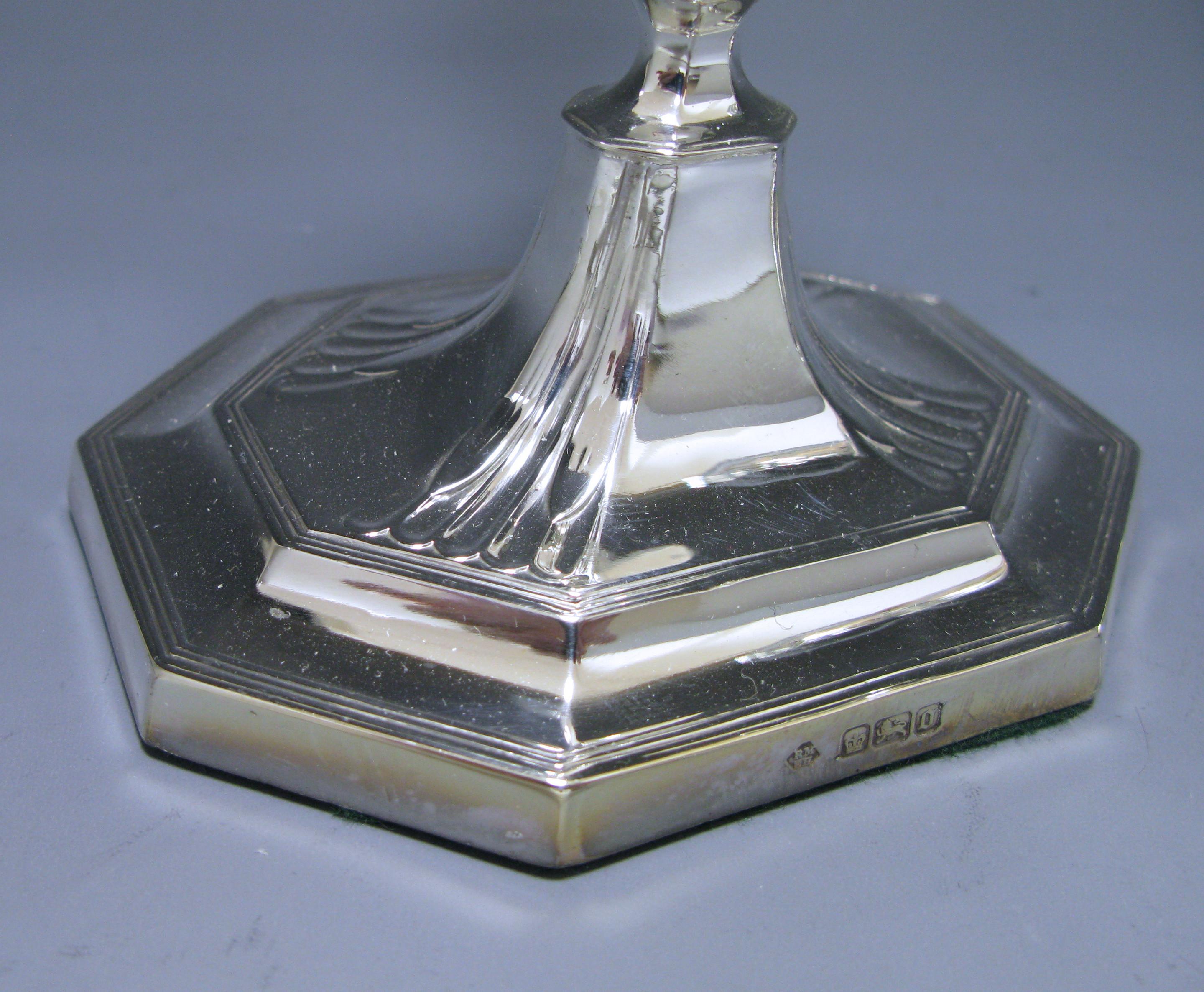 Edwardian Antique Silver Candlestick, 1906 In Good Condition For Sale In London, GB