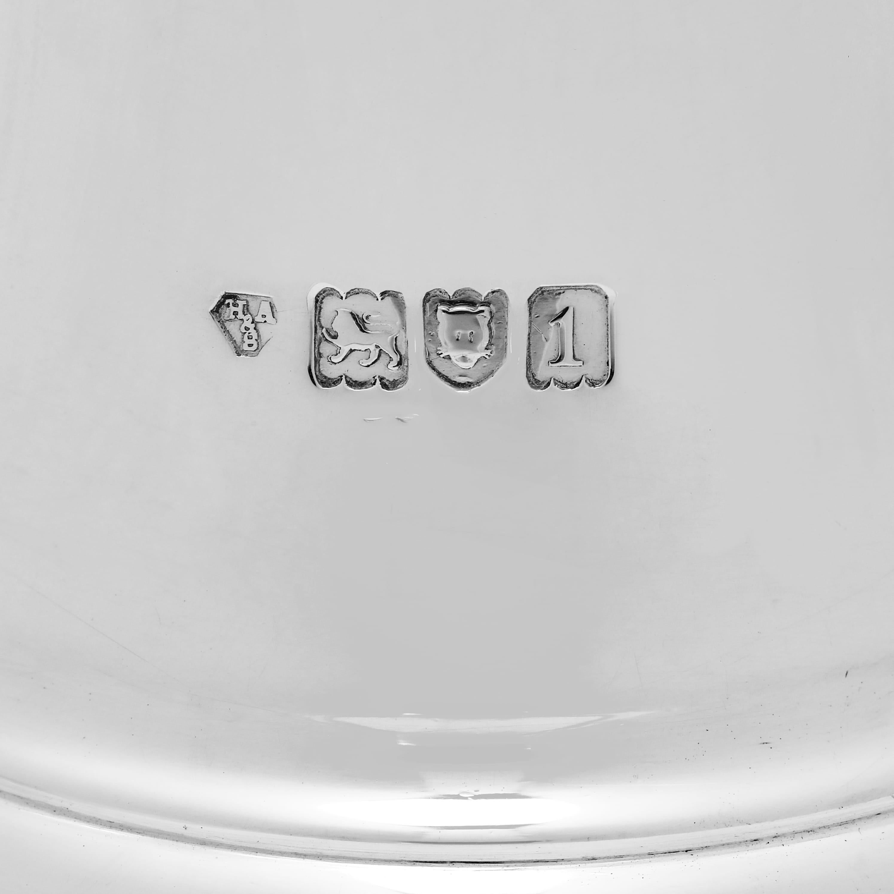Début du 20ème siècle Cloche édouardienne ancienne en argent sterling fabriquée à Londres en 1906 en vente