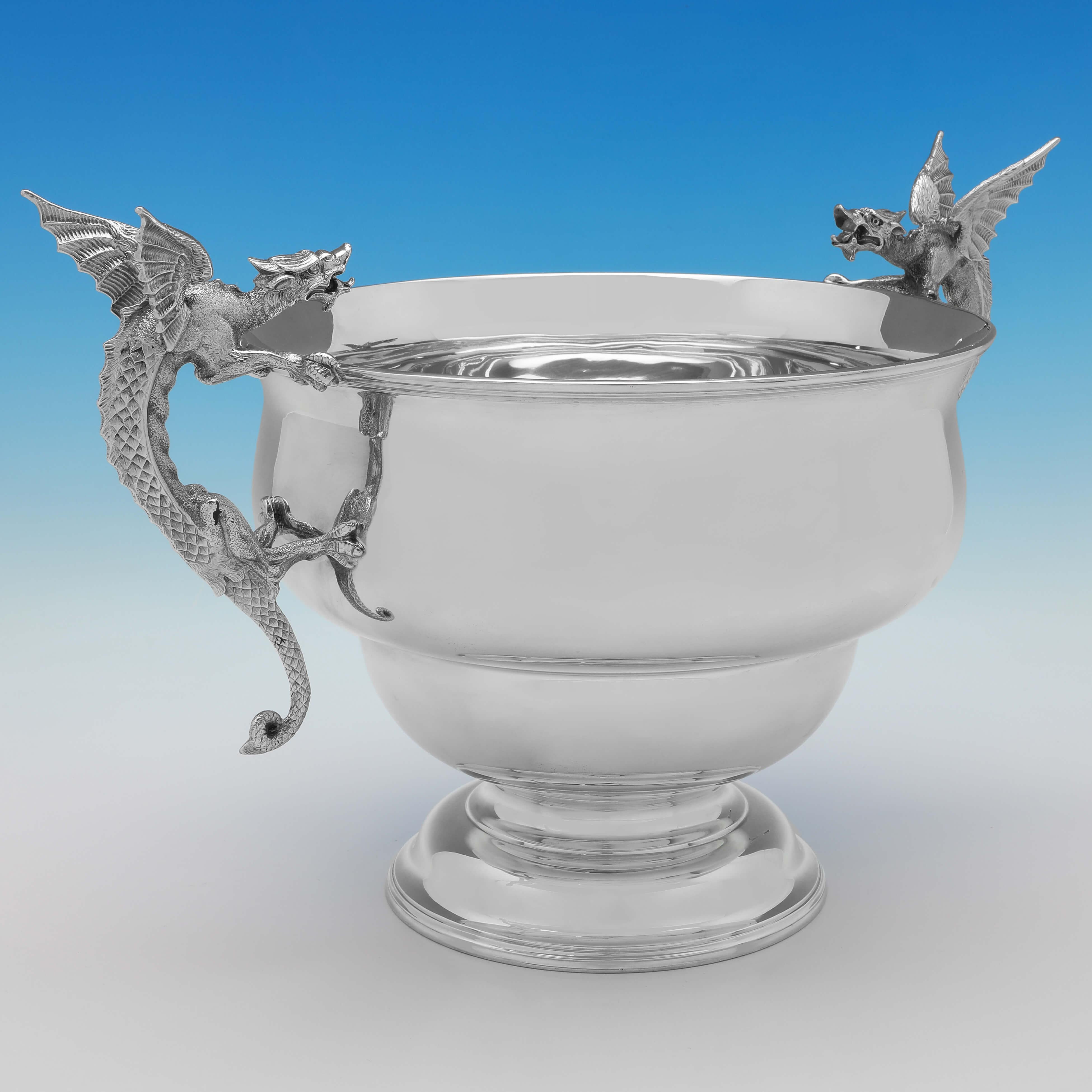 Hallmarked in London in 1910 by Goldsmiths & Silversmiths Co., this wonderful, Edwardian, Antique Sterling Silver Centrepiece Bowl, features a plain body, and 2 cast dragon handles

The bowl would make an ideal centrepiece, and could be used as a