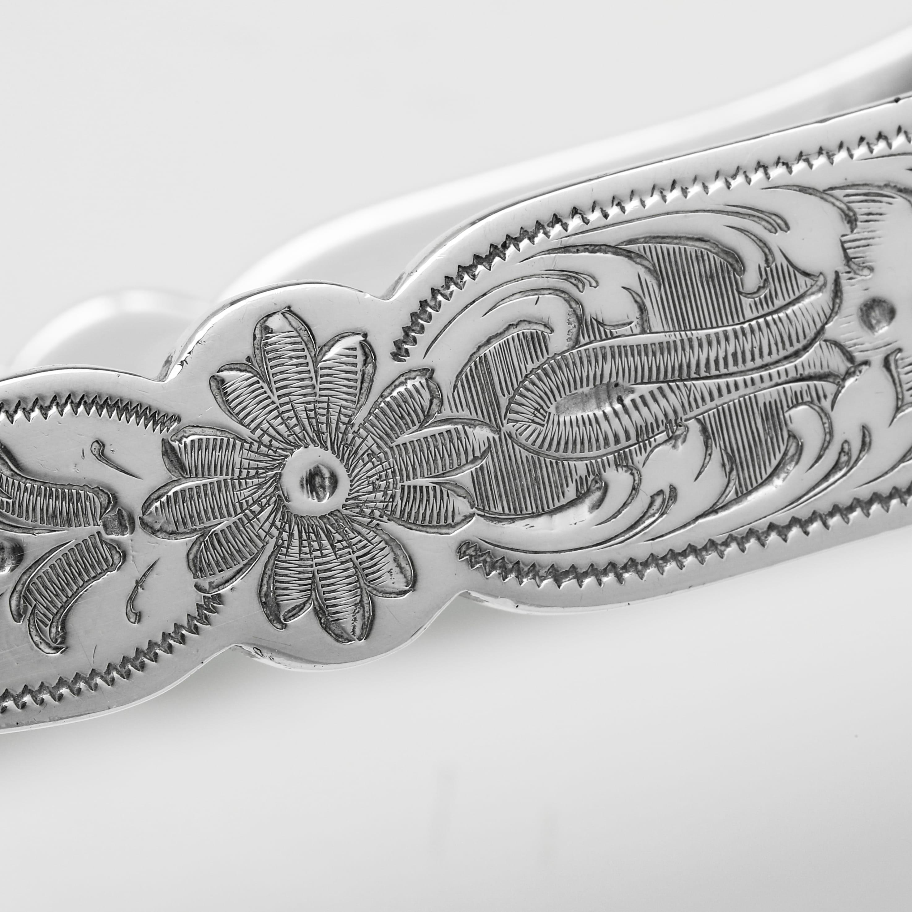 Early 20th Century Edwardian antique sterling silver pair of asparagus servers hallmarked in 1907 For Sale
