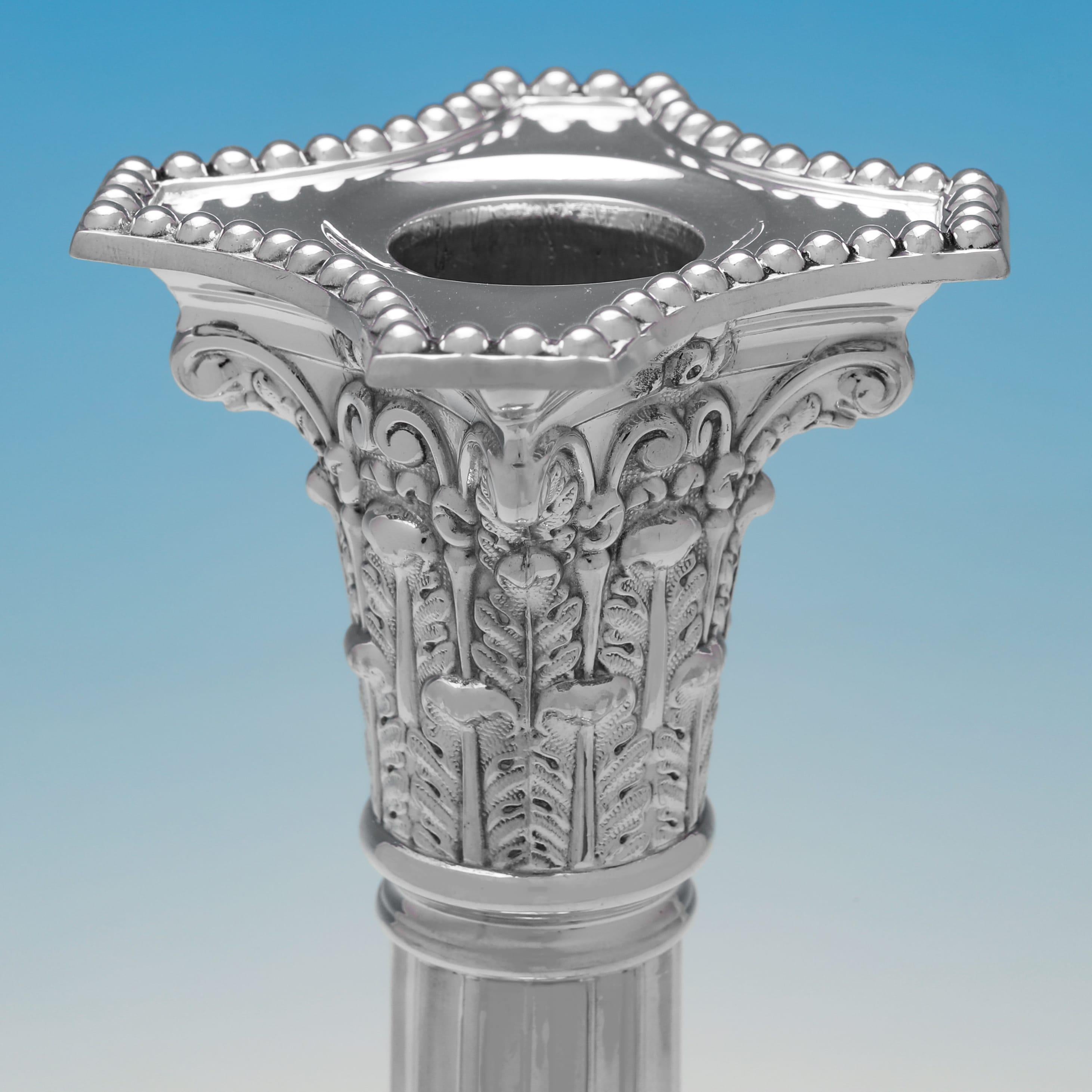 Dekorative 1903 Sterling Silber Kerzenleuchter - Statement korinthischen Stil (Englisch) im Angebot