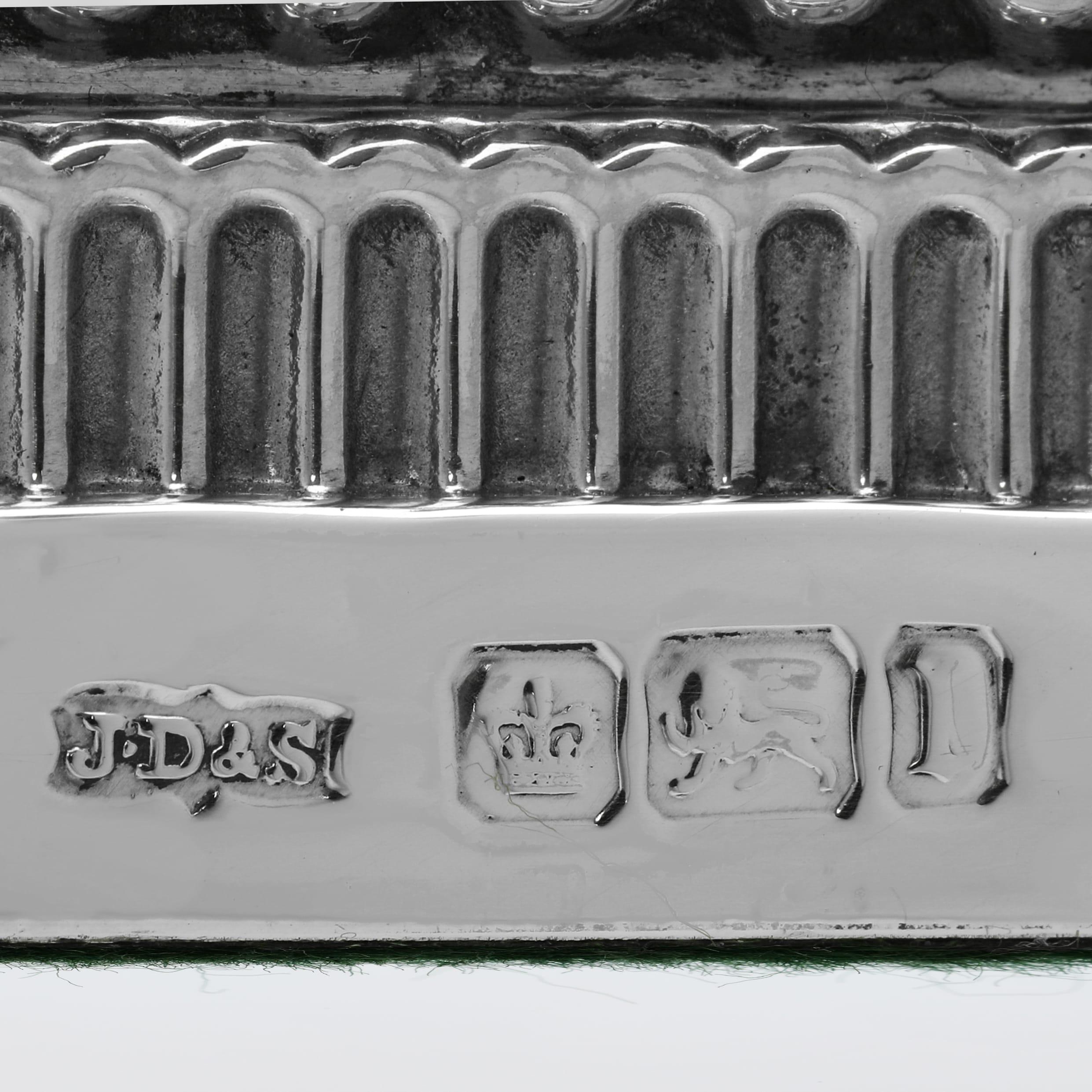 Dekorative 1903 Sterling Silber Kerzenleuchter - Statement korinthischen Stil (Frühes 20. Jahrhundert) im Angebot
