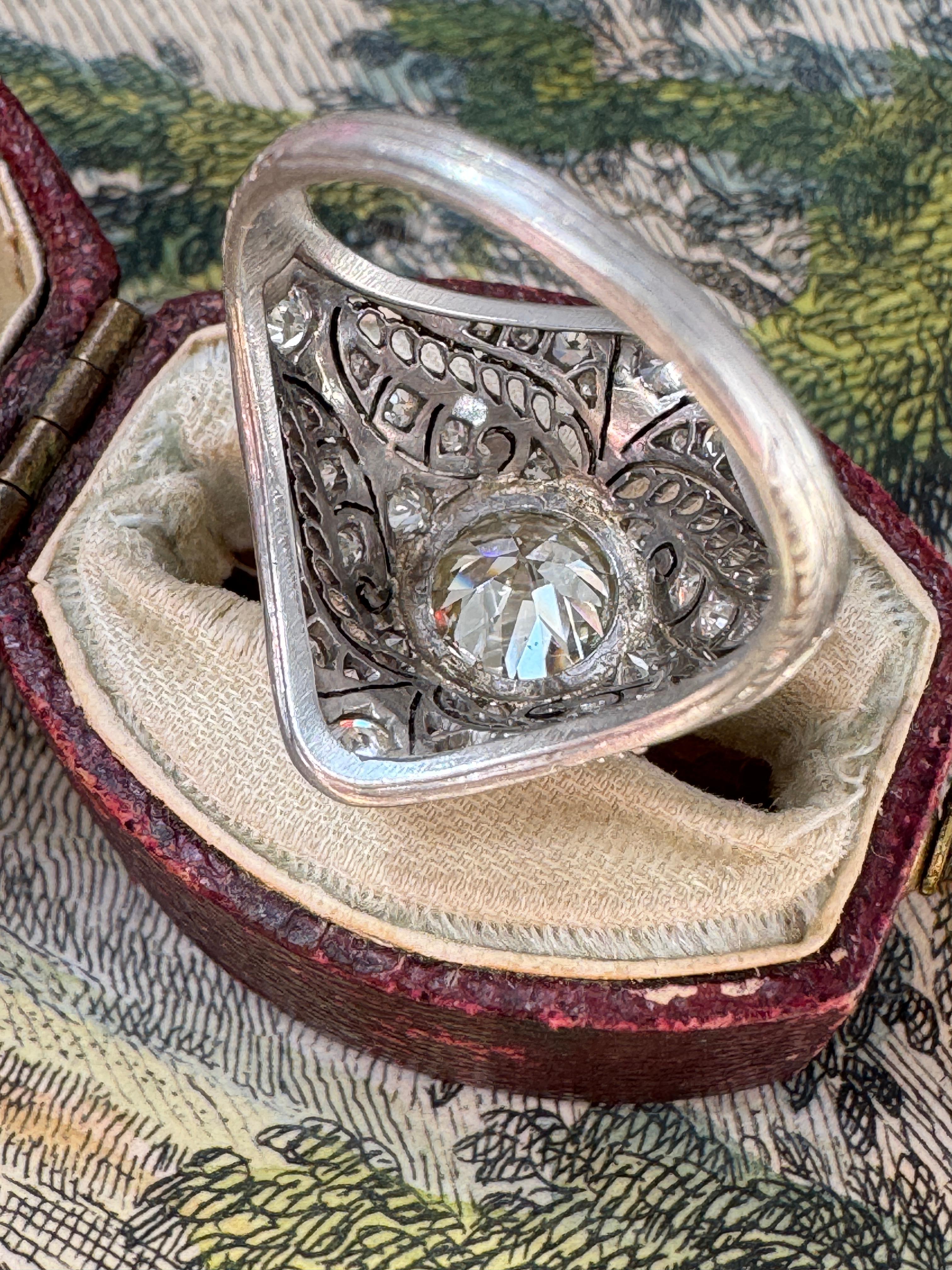 Edwardian Art Deco 1.38 Carat Diamond Engagement Ring In Good Condition For Sale In Hummelstown, PA