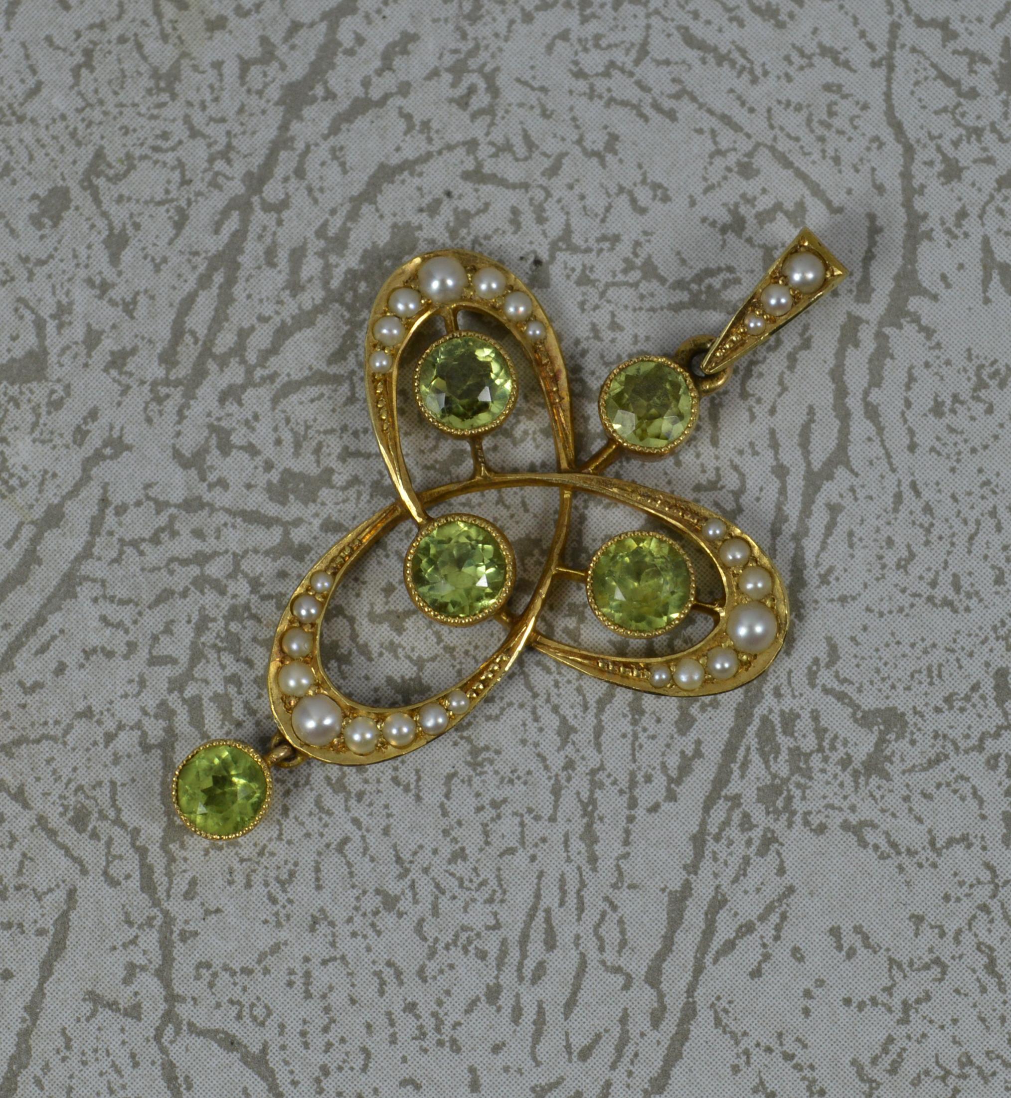 Round Cut Edwardian Art Nouveau 15 Carat Gold Peridot and Seed Pearl Pendant