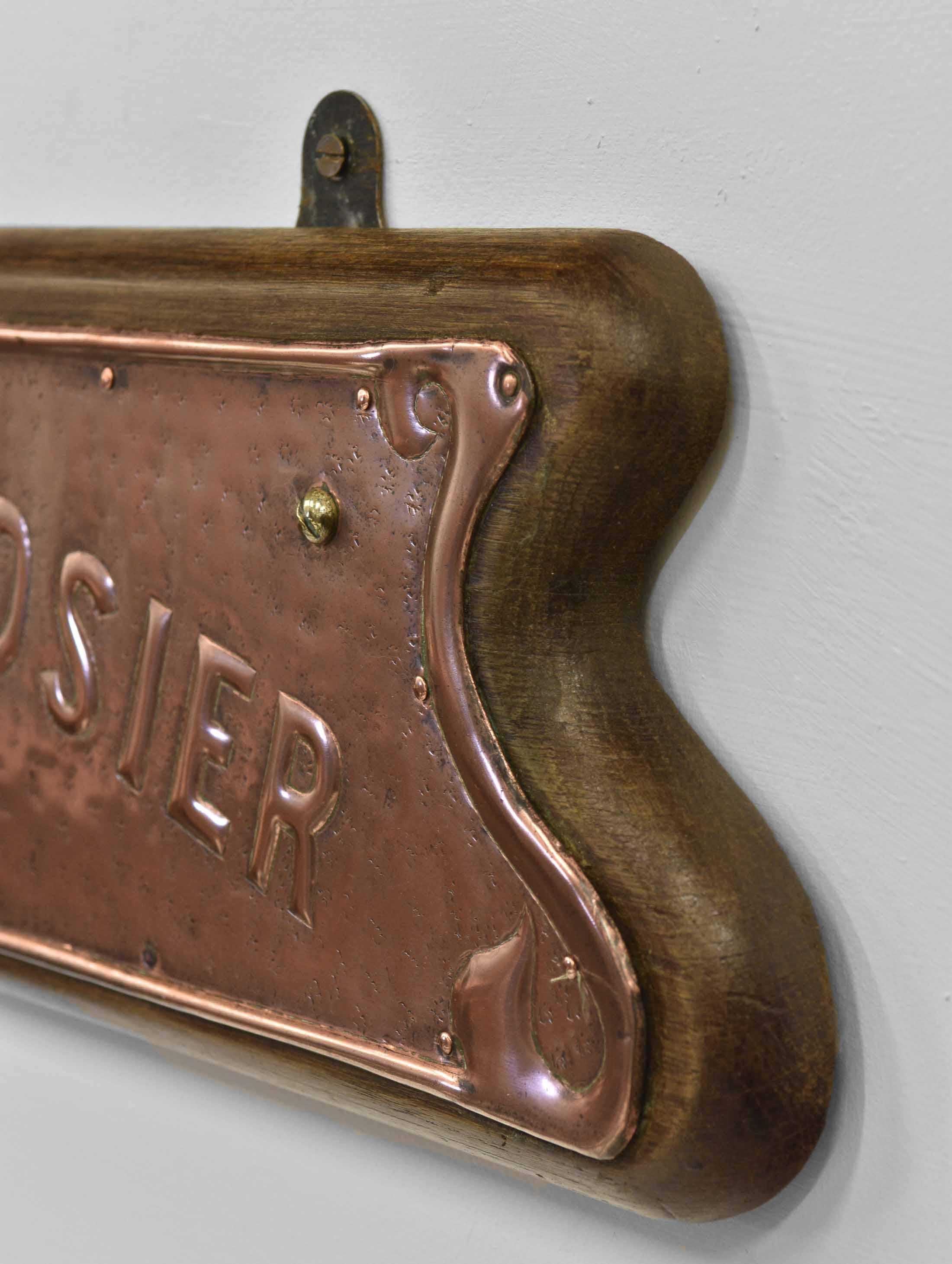 Insegna di negozio in rame e quercia in stile Art Nouveau edoardiano 