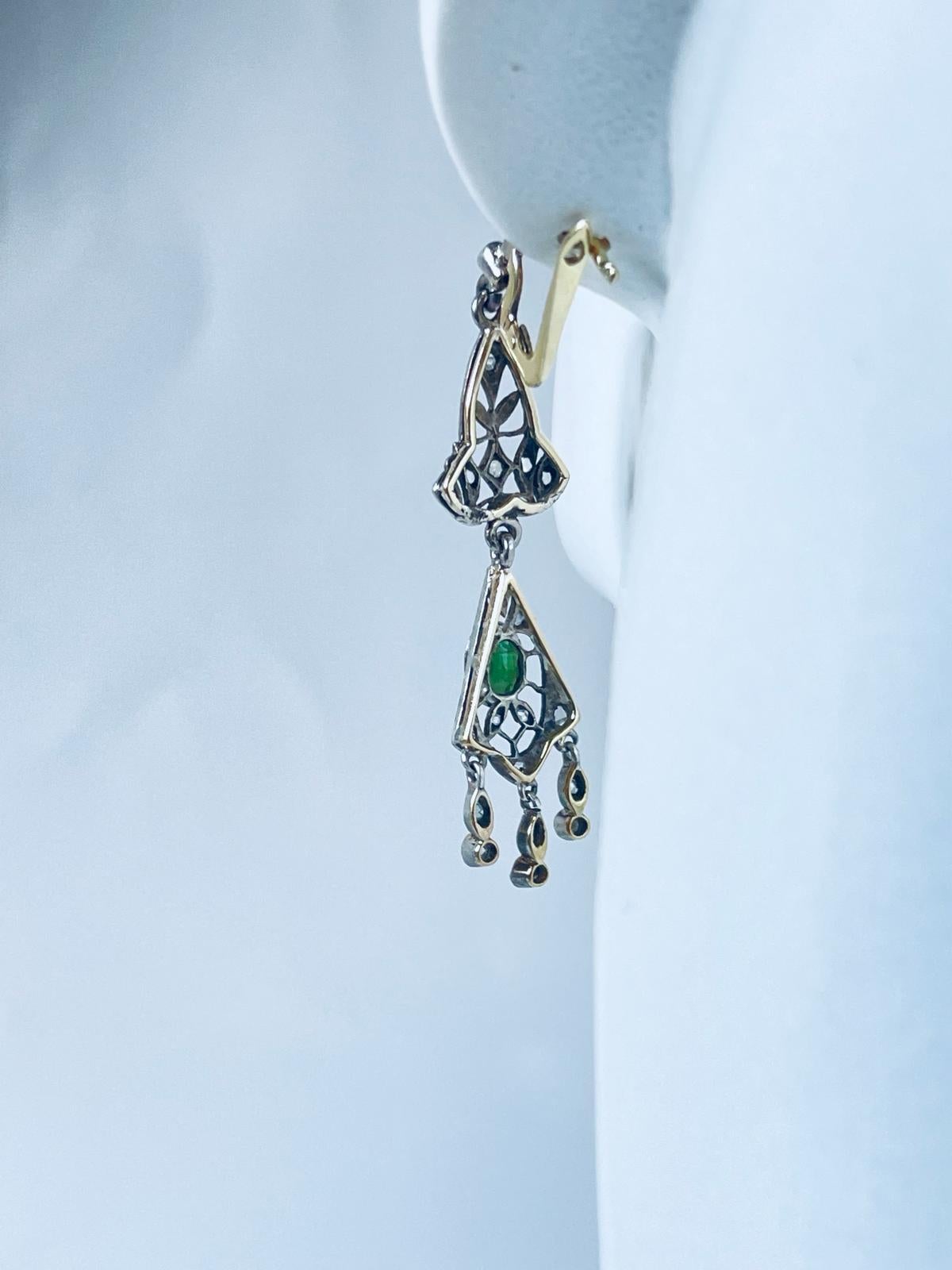 Lange Edwardianische Jugendstil-Tropfen-Ohrringe aus Gold und Silber mit Diamanten und Peridot, um 1900 im Zustand „Gut“ im Angebot in Firenze, IT