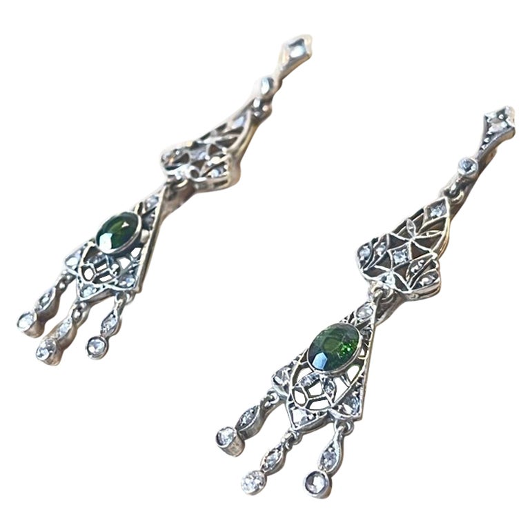 Longues boucles d'oreilles Art nouveau édouardien en or, argent, diamant et péridot, vers 1900 en vente