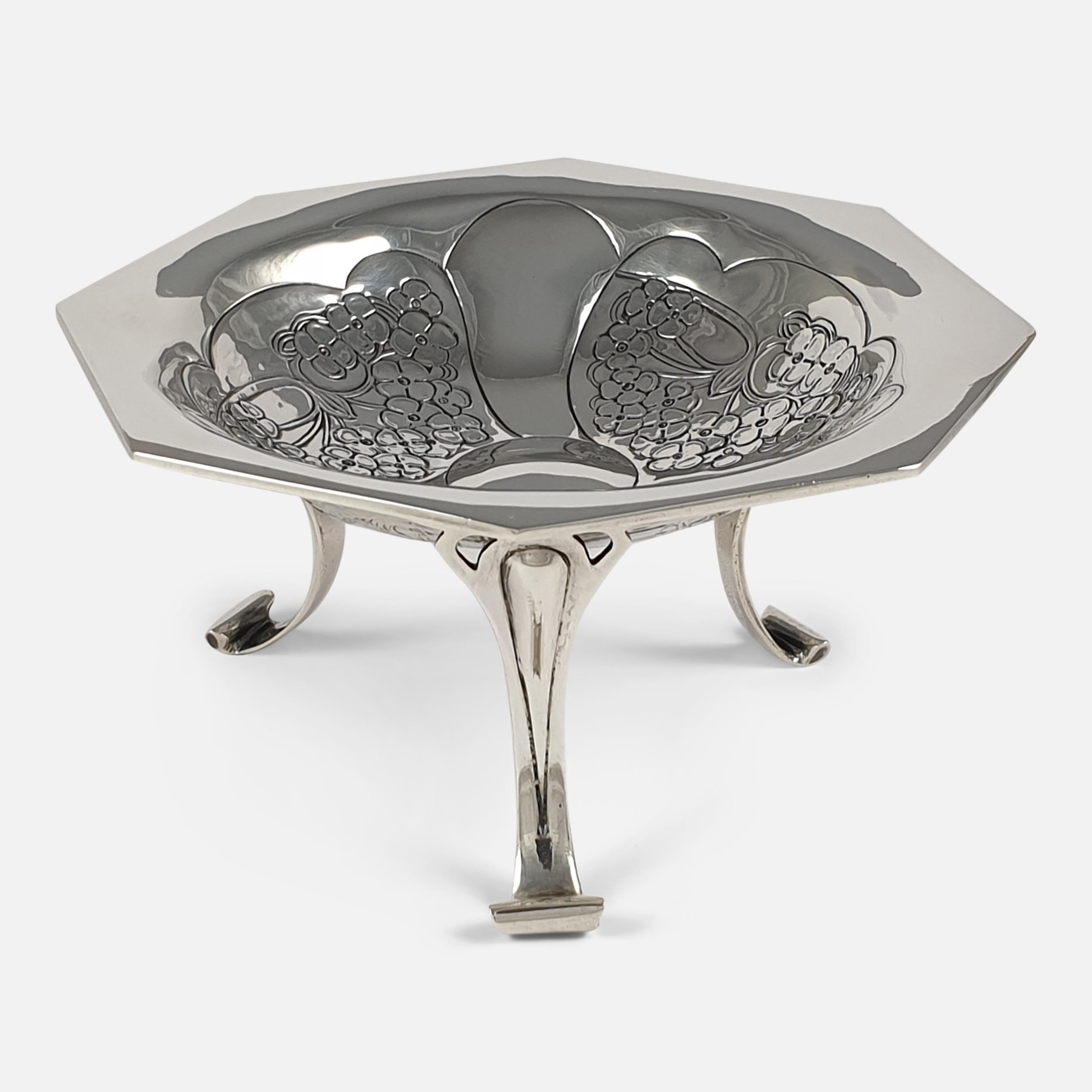 British Edwardian Art Nouveau Silver Tazza by Kate Harris for W.G. Connell, 1901 For Sale