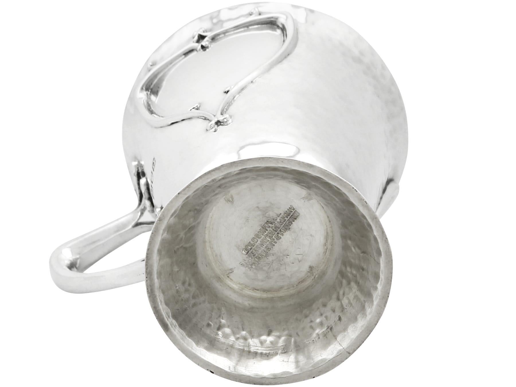 Tasse de baptême édouardienne en argent sterling de style Art nouveau en vente 4