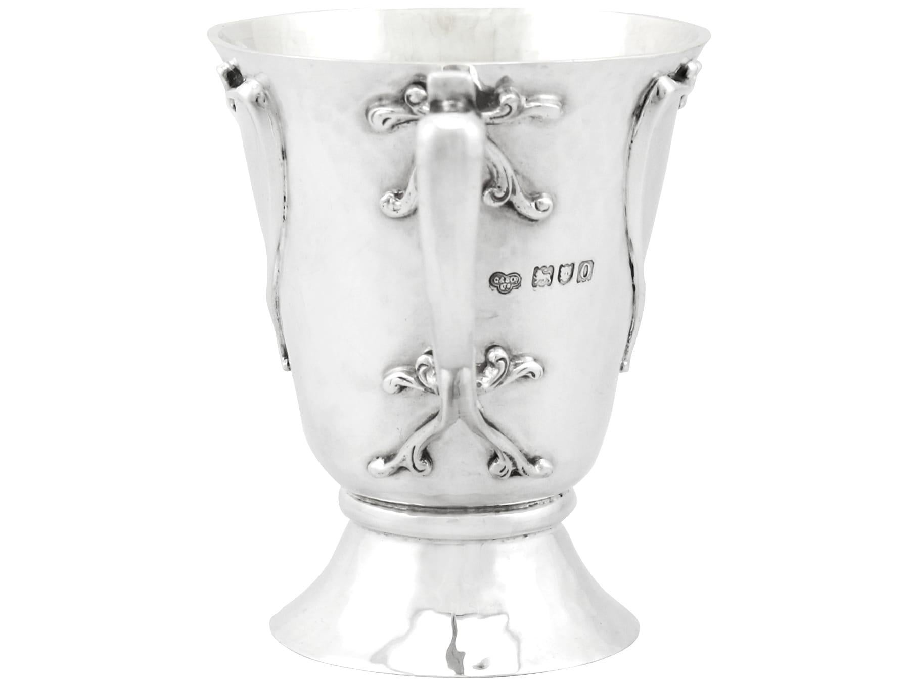 Argent sterling Tasse de baptême édouardienne en argent sterling de style Art nouveau en vente