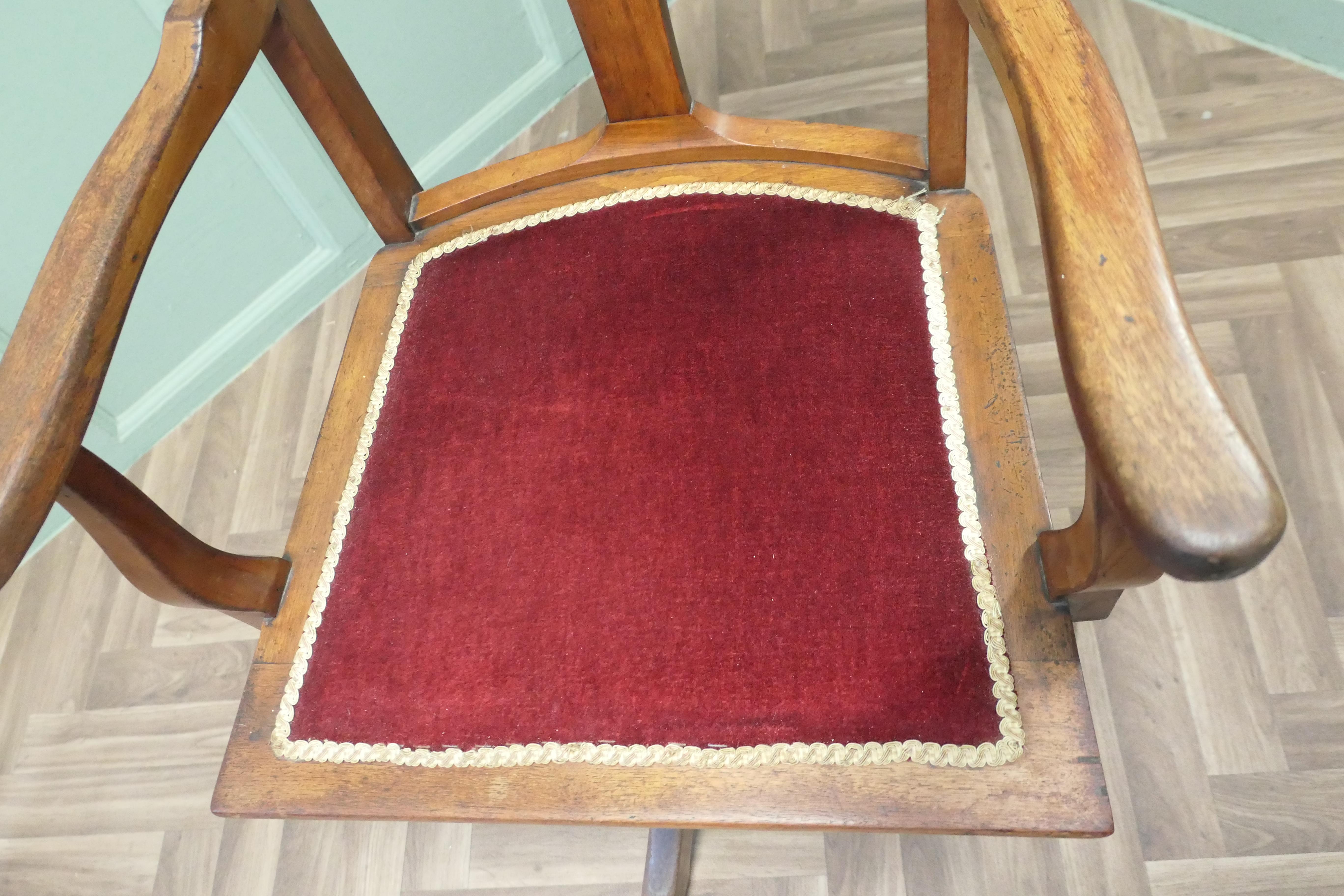 Edwardian Arts and Crafts Walnut Desk or Office Chair In Good Condition For Sale In Godshill, Isle of Wight