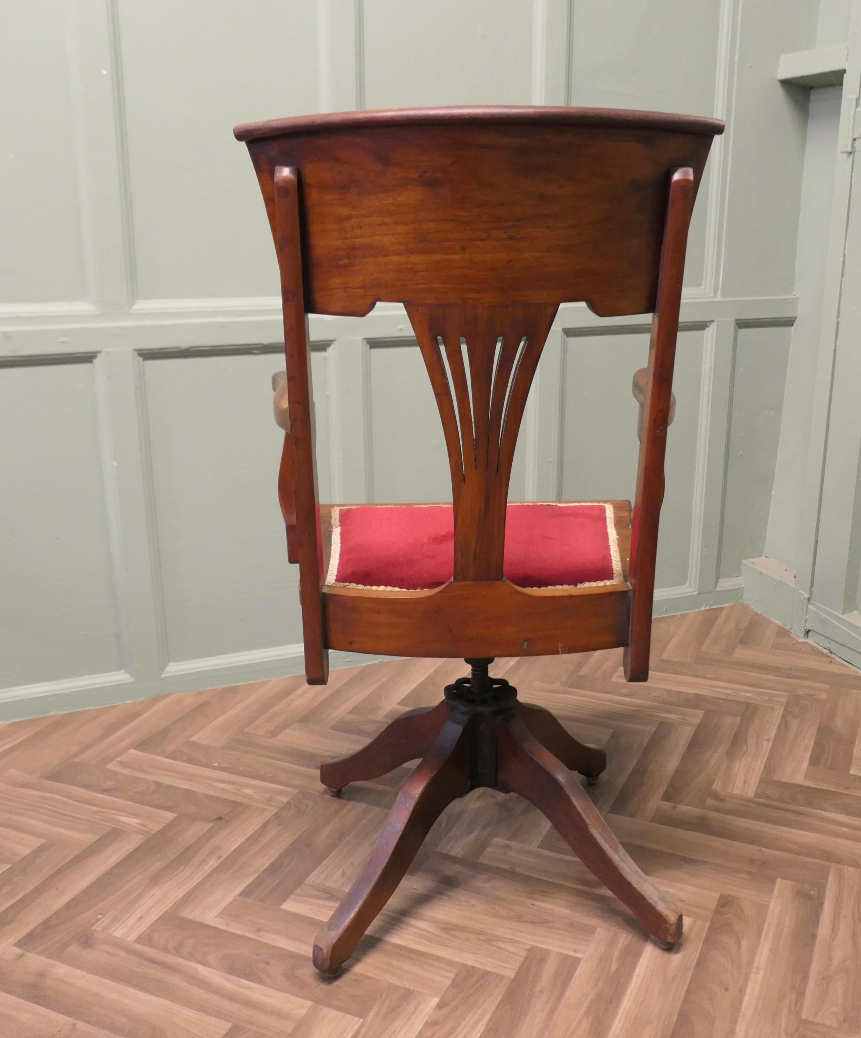 Early 20th Century Edwardian Arts and Crafts Walnut Desk or Office Chair For Sale