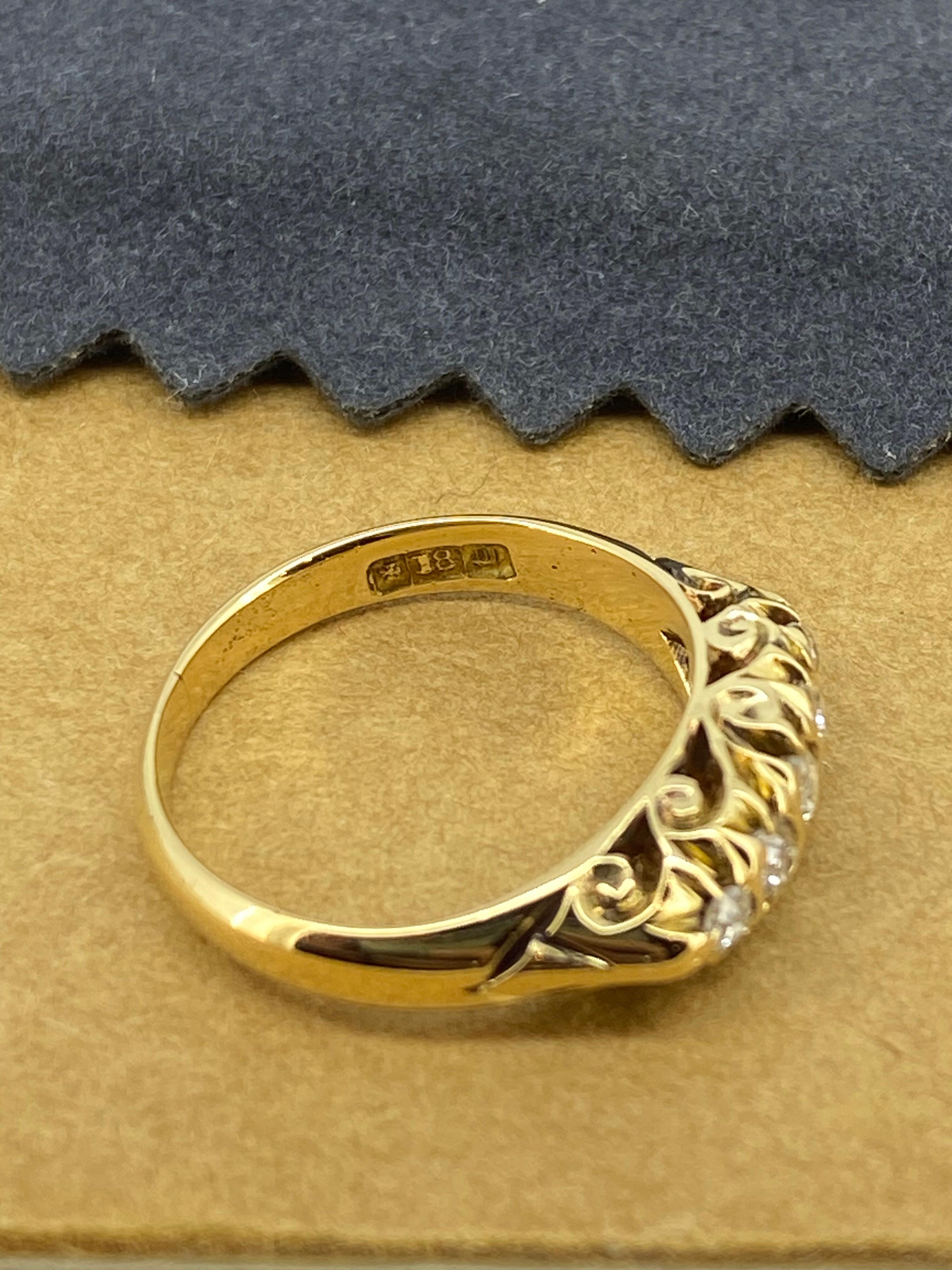 Anello australiano edoardiano a 5 pietre con diamanti taglio vecchio e mezzo cerchio in oro giallo 18 carati in vendita 1