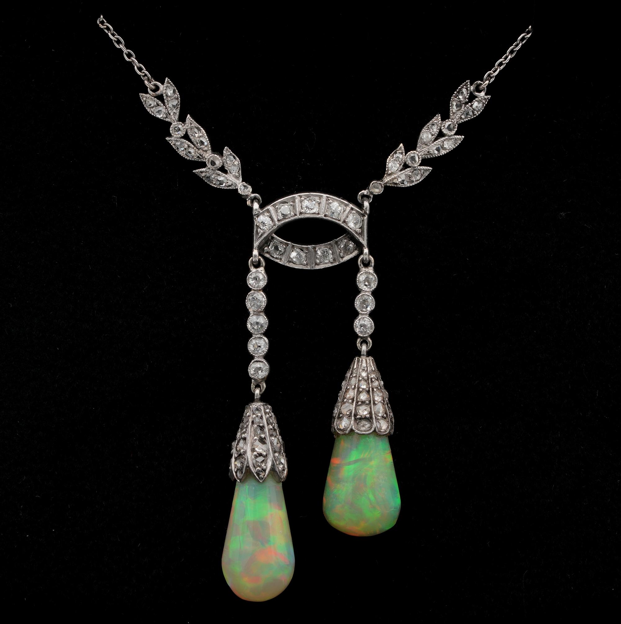 The Era of Refinement
A sublime 1905 ca Edwardian era negligee necklace, rarest in beauty, holding the finest large, natural Australian Opals as rarely seen
A special find for the Opals lover and the antique jewellery
A négligée is a necklace of