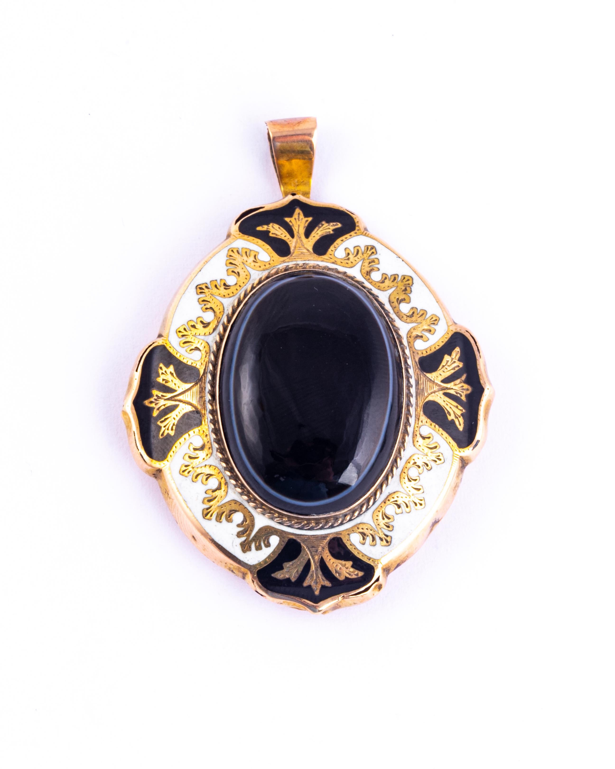 Edwardian Banded Agate, 9 Carat Gold and Enamel Locket Back Pendant In Good Condition In Chipping Campden, GB