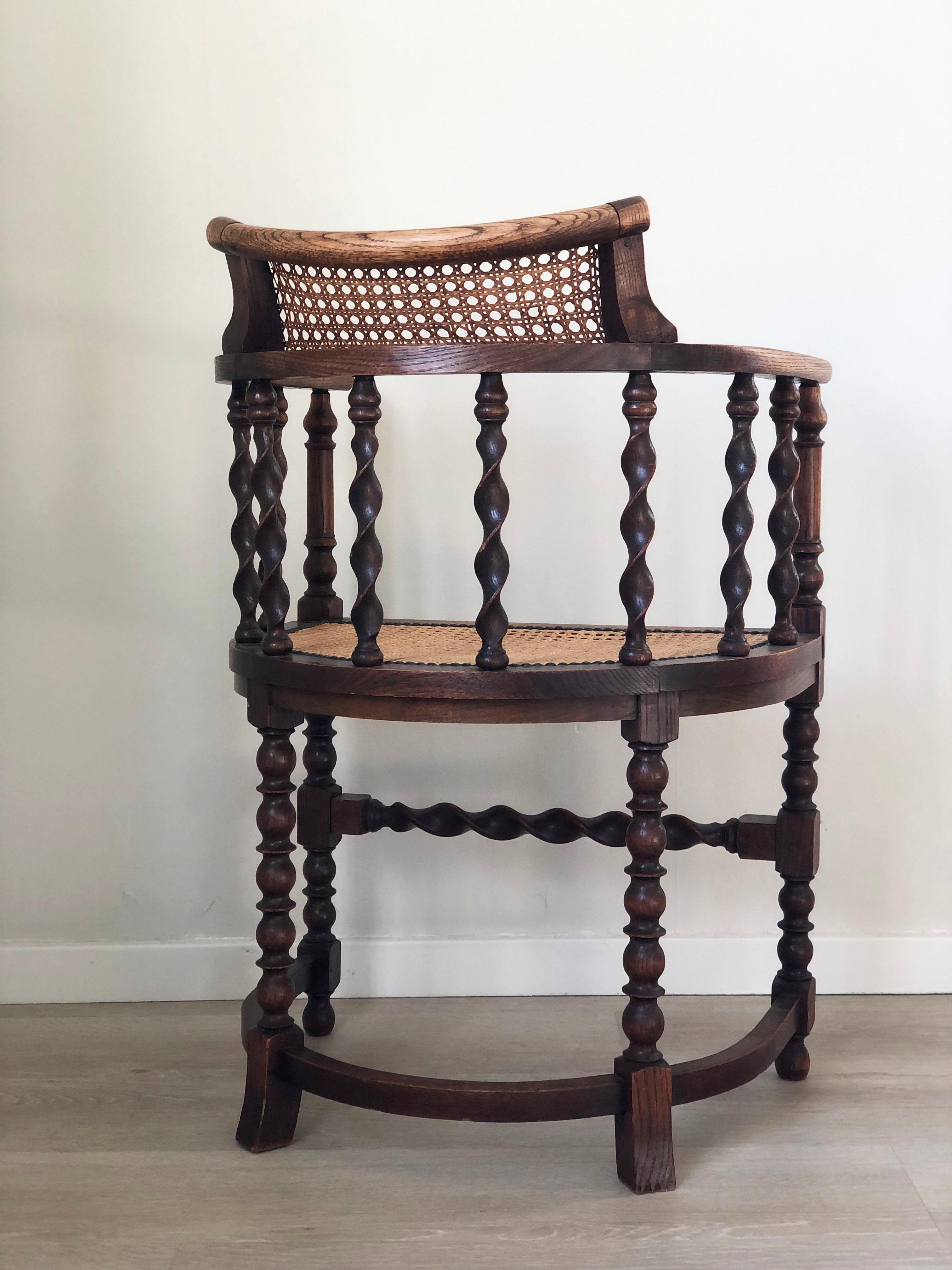 An English armchair, beautifully carved with barley twist supports and bobbin turned legs from the early 20th century. Finished with a cane seat and backrest. 
The beech wood chair and cane are in good condition. 

Object: Armchair and