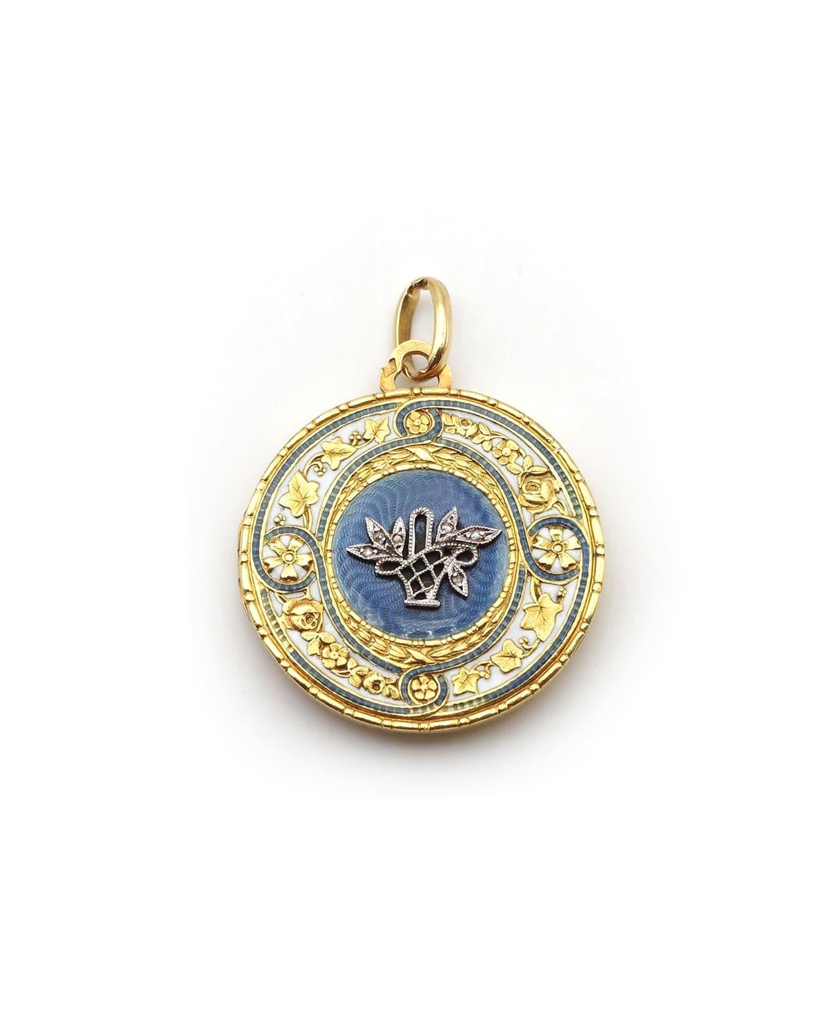 Medaglione edoardiano con fiore di cesto smaltato in oro 18 carati, pendente Art Nouveau in vendita 2