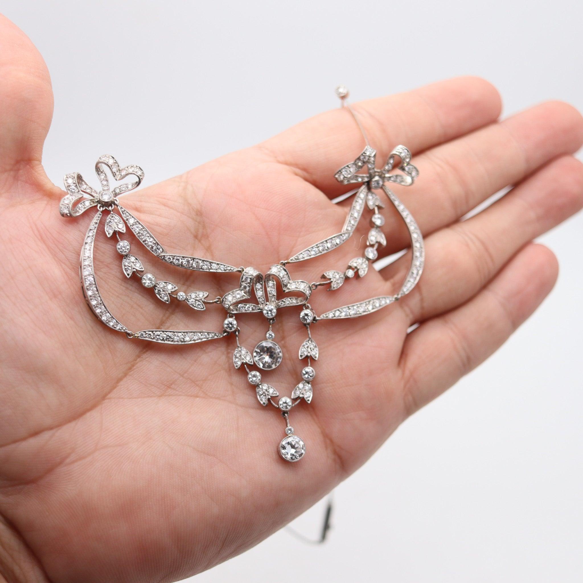 EDWARDIAN Belle Epoque 1905 Platinum Festoon Necklace With 10.35 Ctw Diamonds For Sale 4