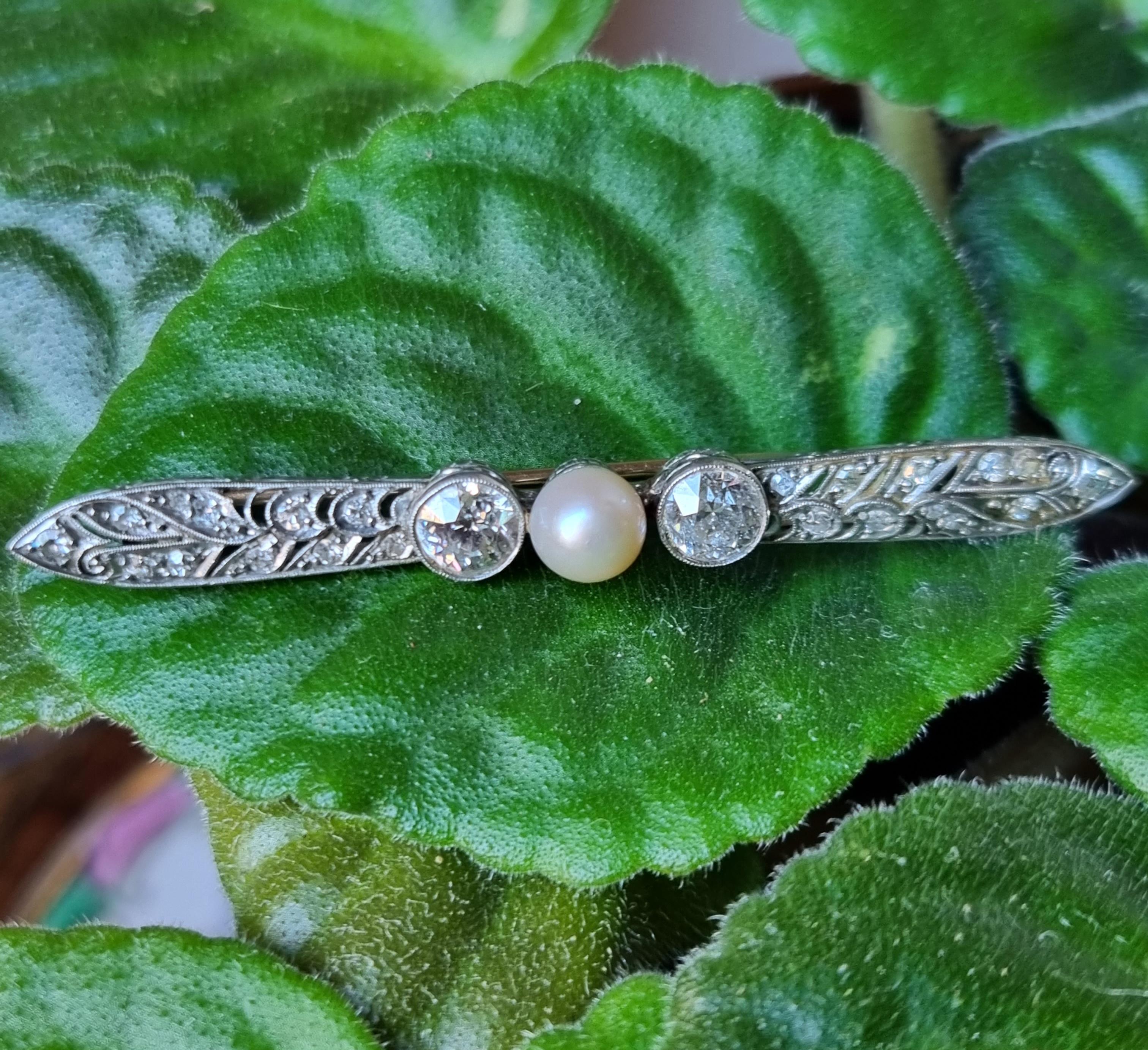 Taglio antico europeo Diamante e diamante Edwardiano /Belle Epoque e  Spilla con barretta di perle (1905) in vendita