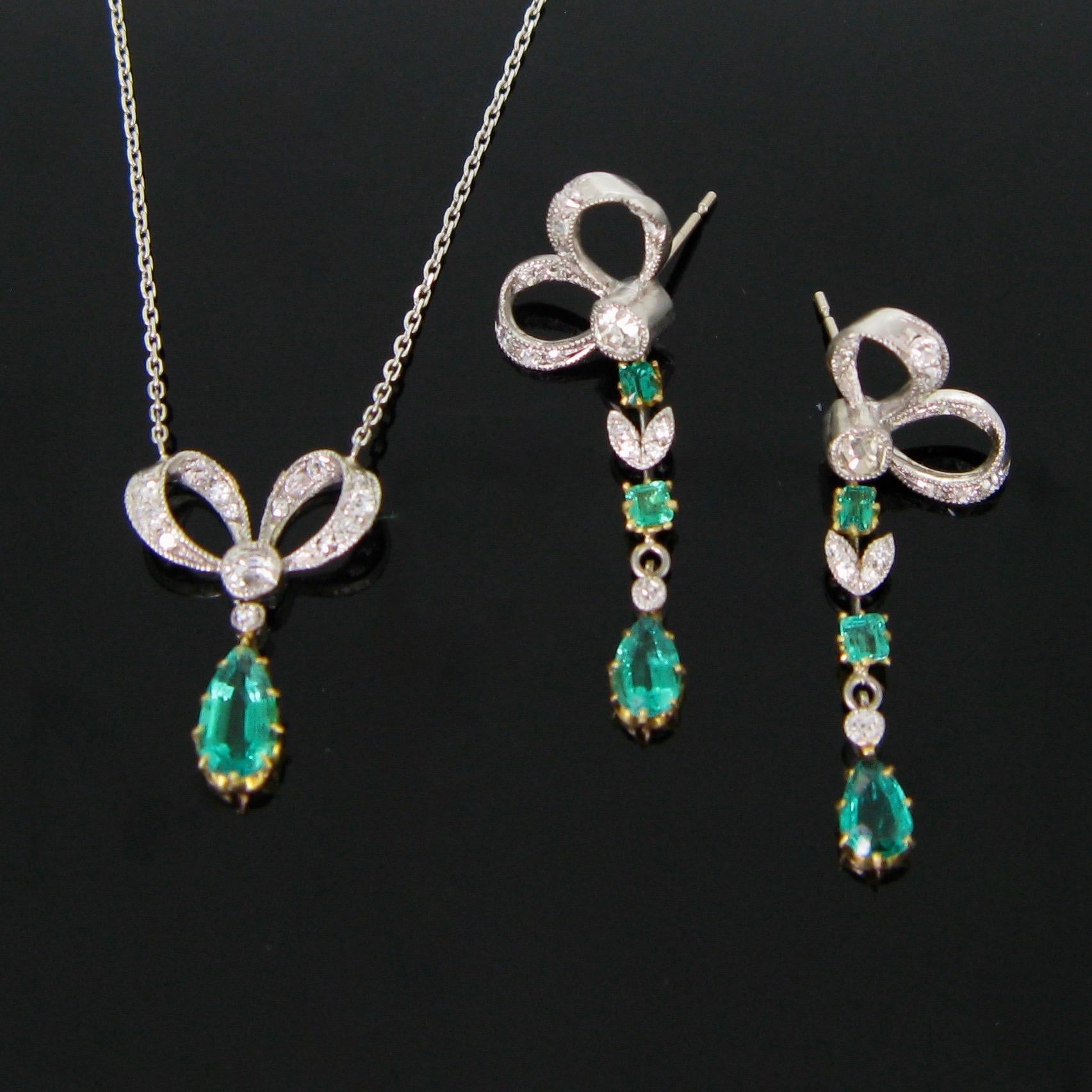 This half set is ravishing. It features an adorable garland and ornamental set. The earrings and the necklace are made in platinum and the emeralds are set on yellow gold. This set is characteristic of the Edwardian period

Weight:	Earrings: 5,2