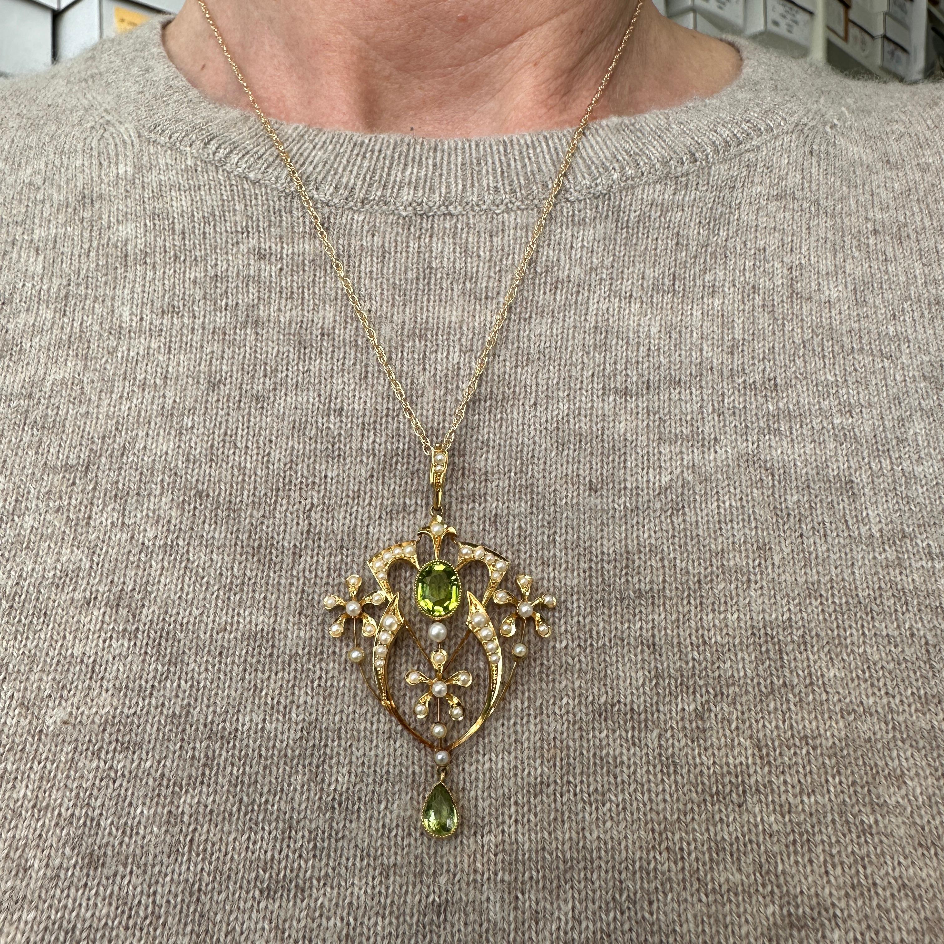 Edwardian Belle Epoque Peridot Pearl 15K Pendant Necklace In Good Condition In Scotts Valley, CA