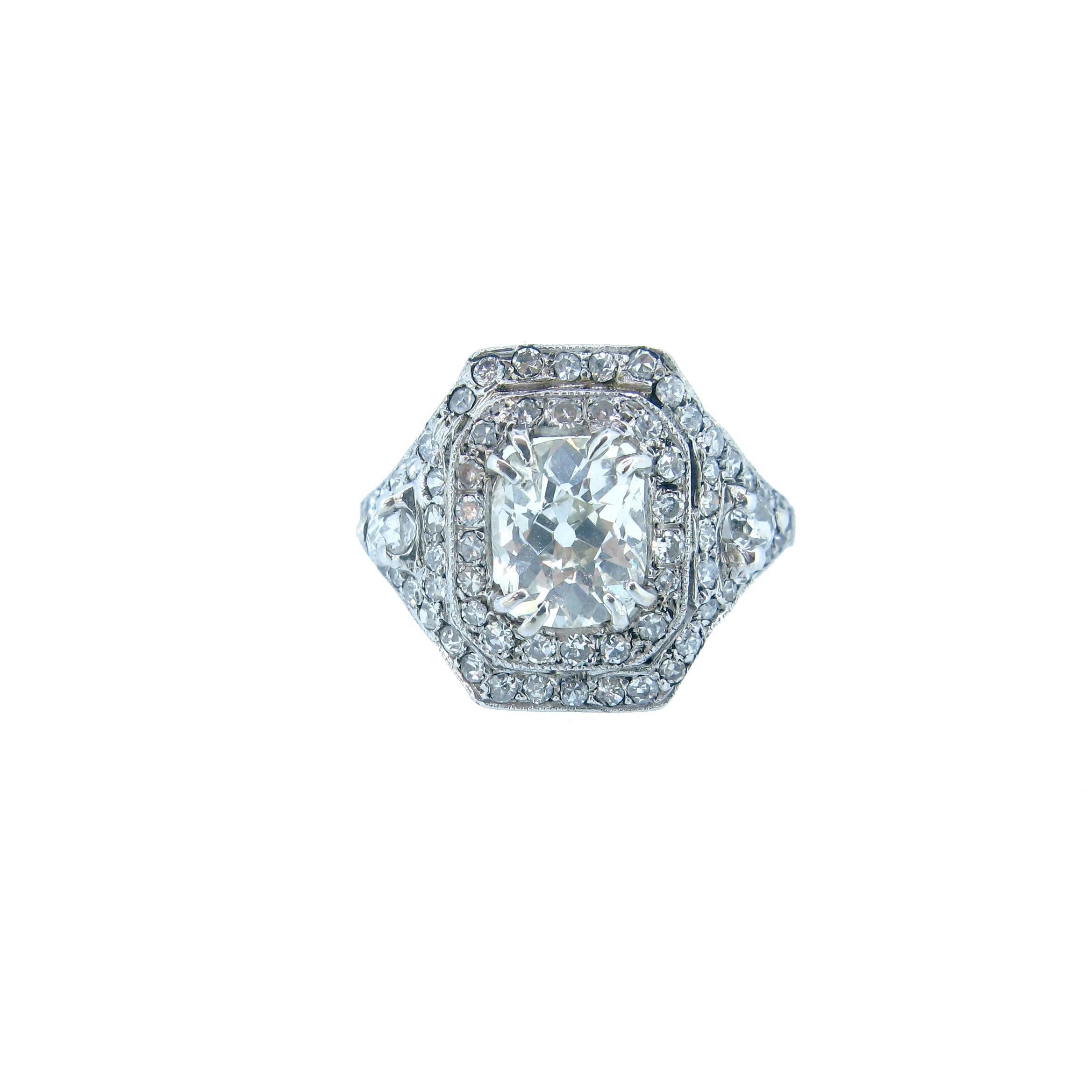Edwardian Belle Époque Platinum French Diamonds Cushion Cut Ring In New Condition In London, GB