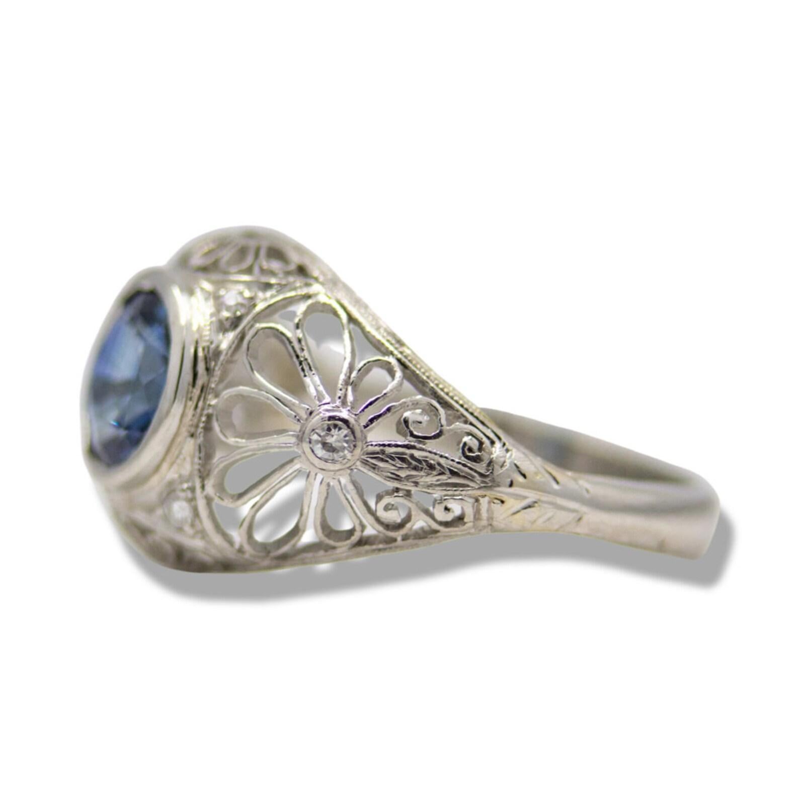 Belle Époque Edwardian Belle Epoque Sapphire & Diamond Filigree Ring in Platinum For Sale