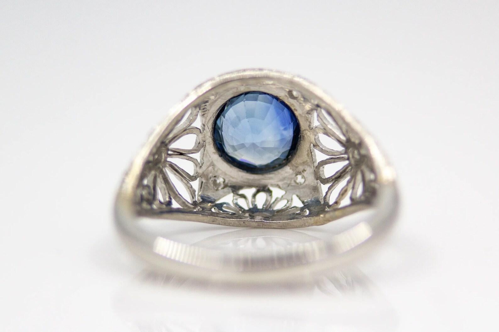 Edwardian Belle Epoque Sapphire & Diamond Filigree Ring in Platinum In Good Condition For Sale In Boston, MA