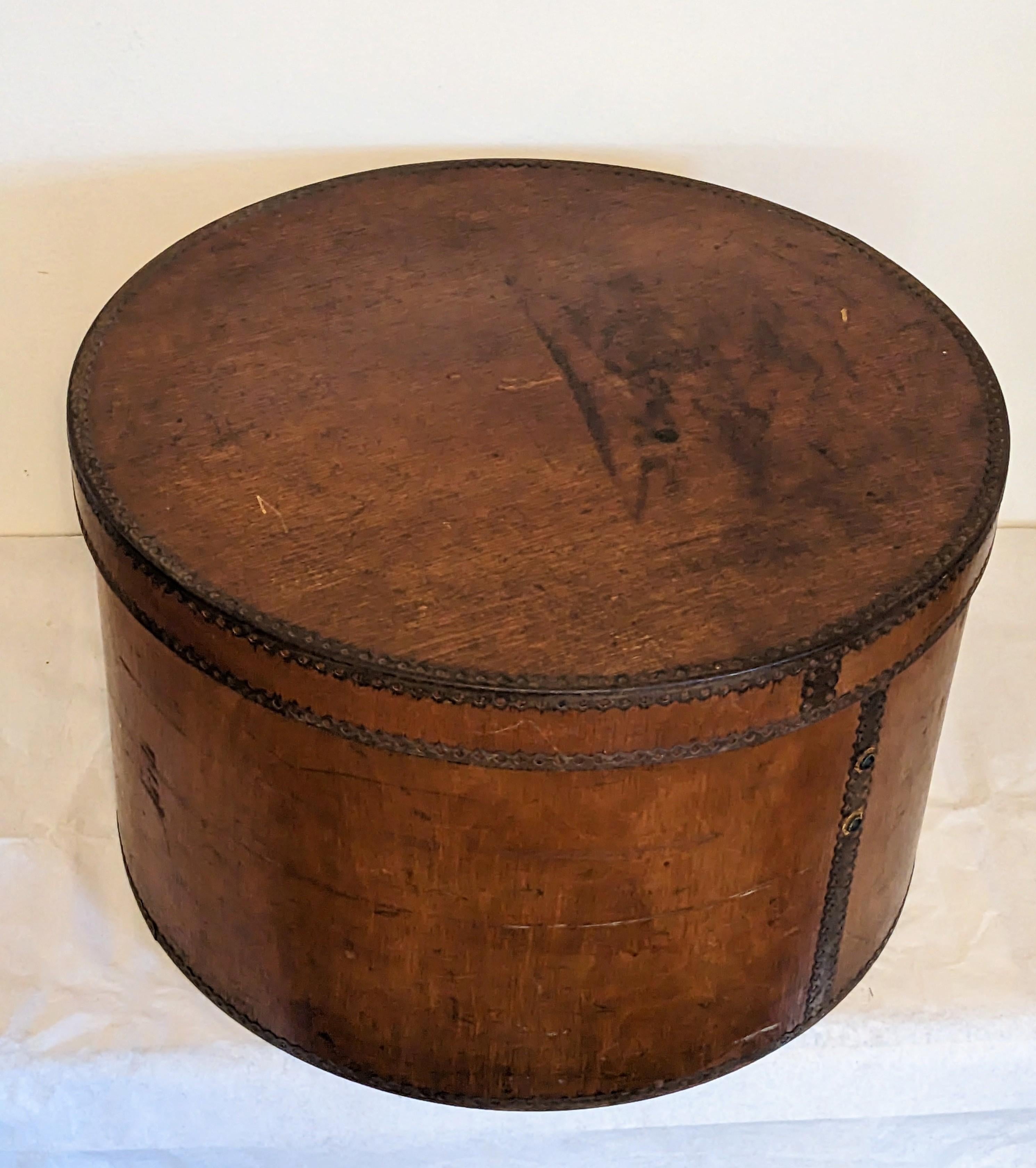 Edwardian Bent Wood Hat Box In Good Condition For Sale In Riverdale, NY