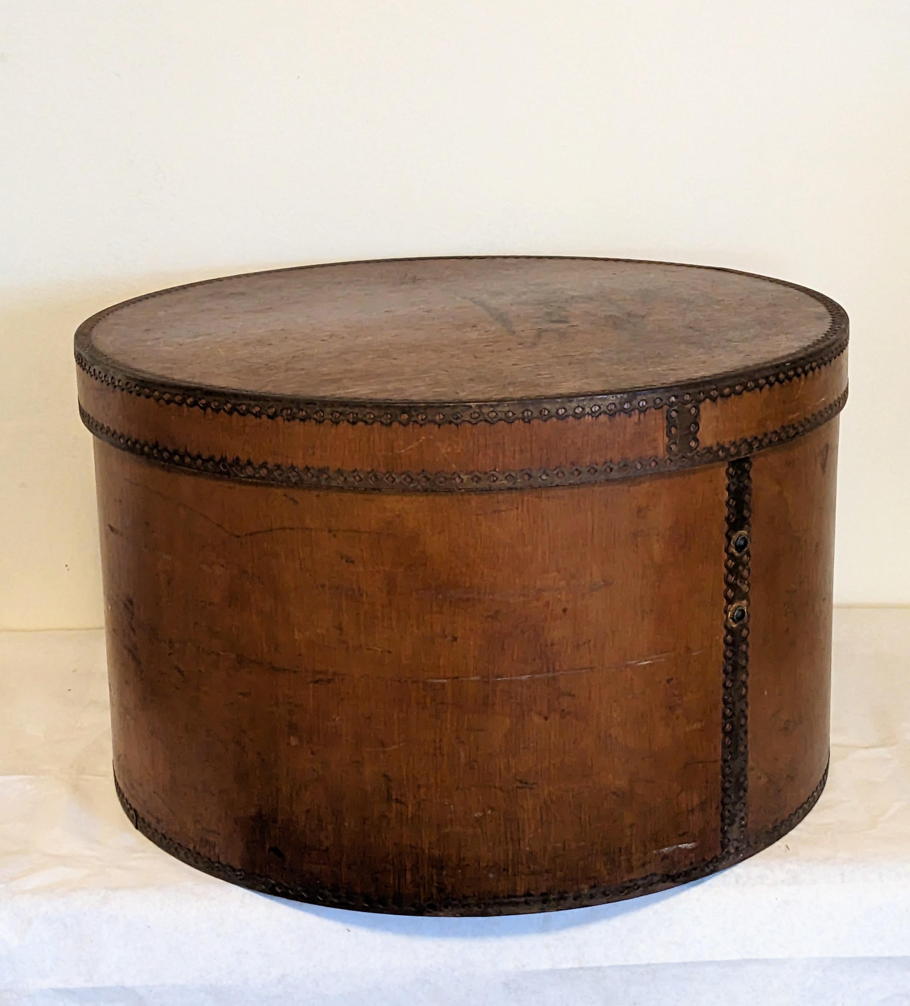 Early 20th Century Edwardian Bent Wood Hat Box For Sale